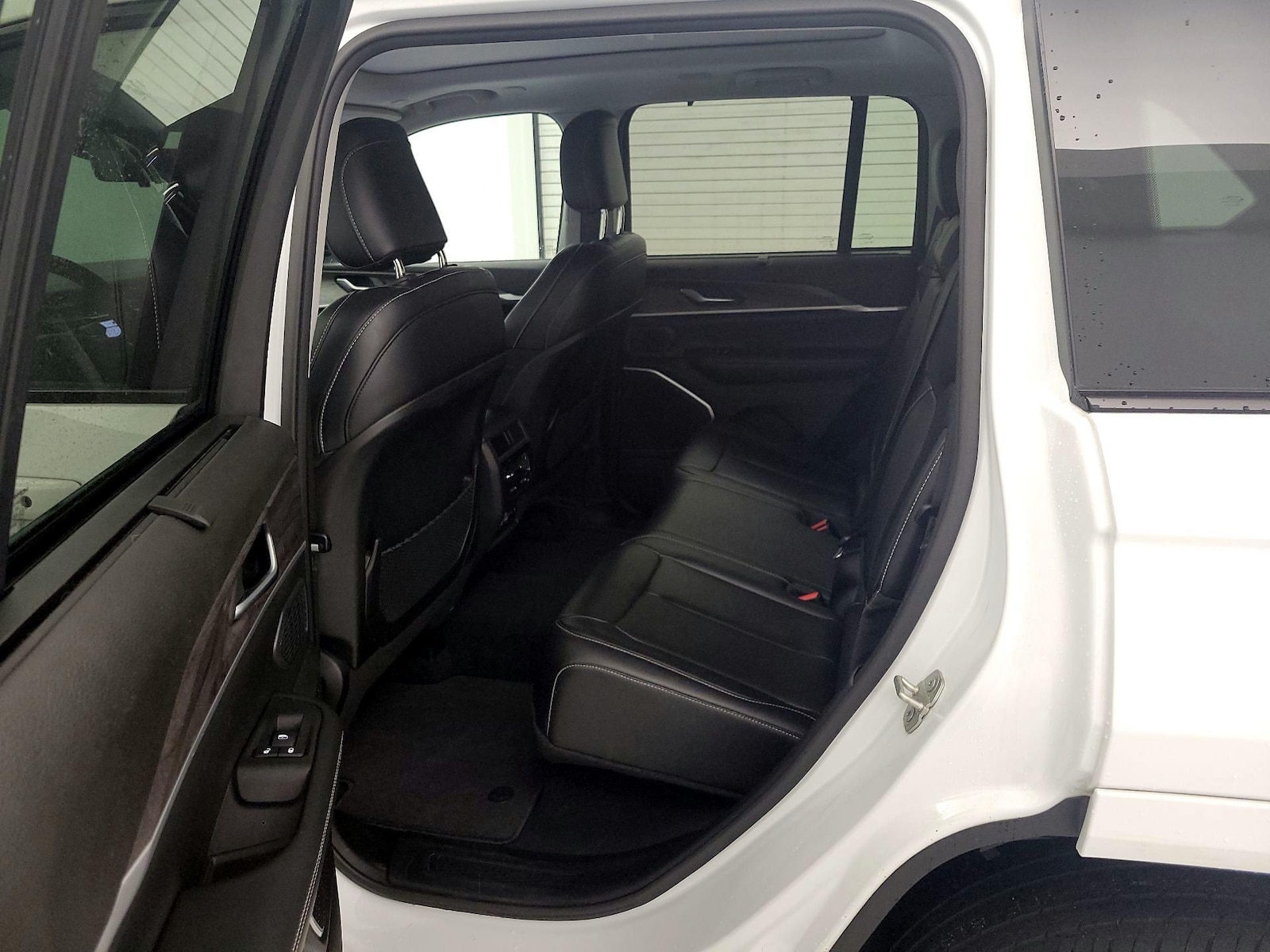 2023 Jeep Grand Cherokee 30th Anniversary 4xe - Photo 21