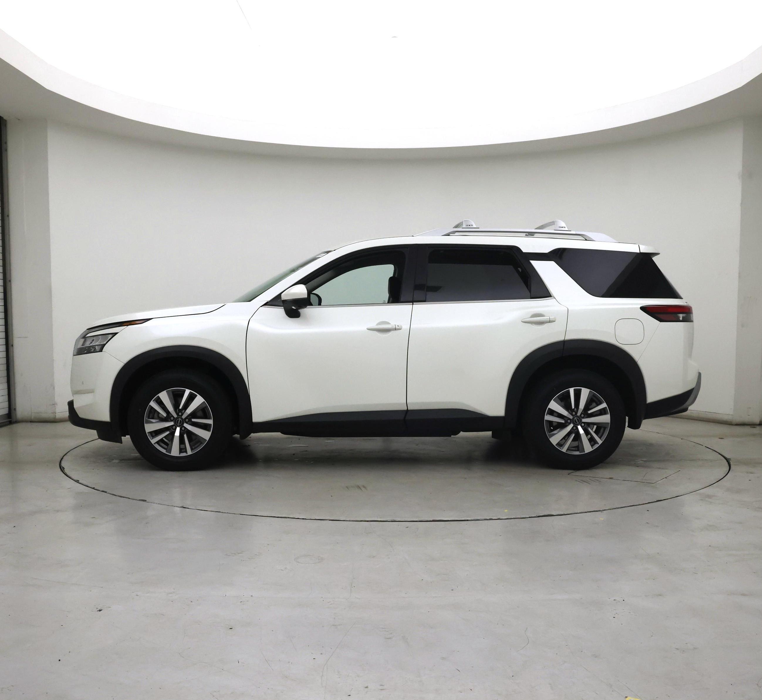 Thumbnail: 2023 Nissan Pathfinder - 3