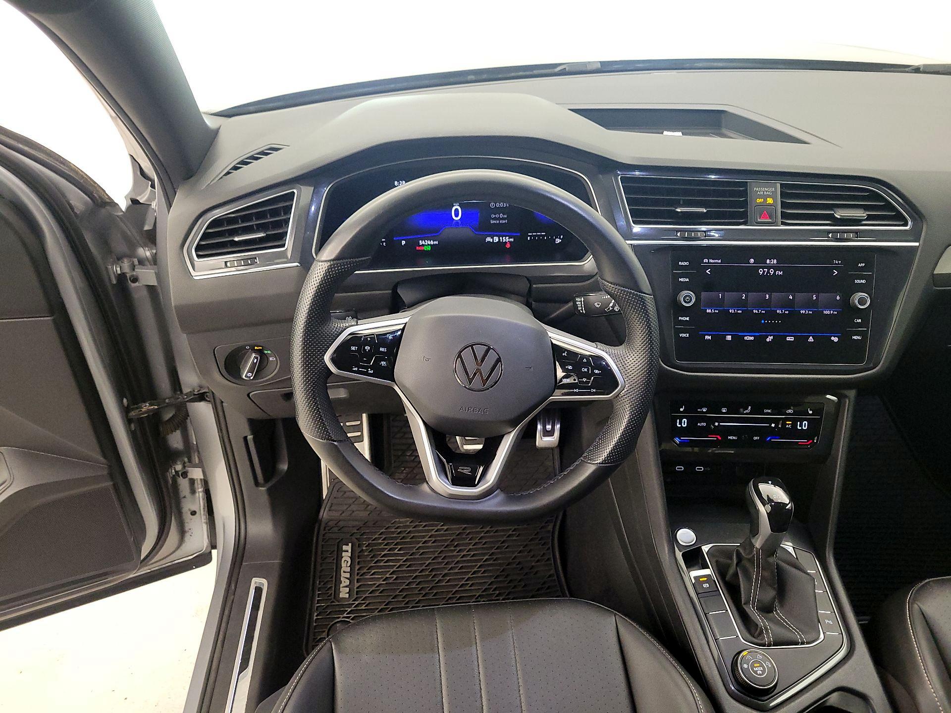 Thumbnail: 2022 Volkswagen Tiguan - 10