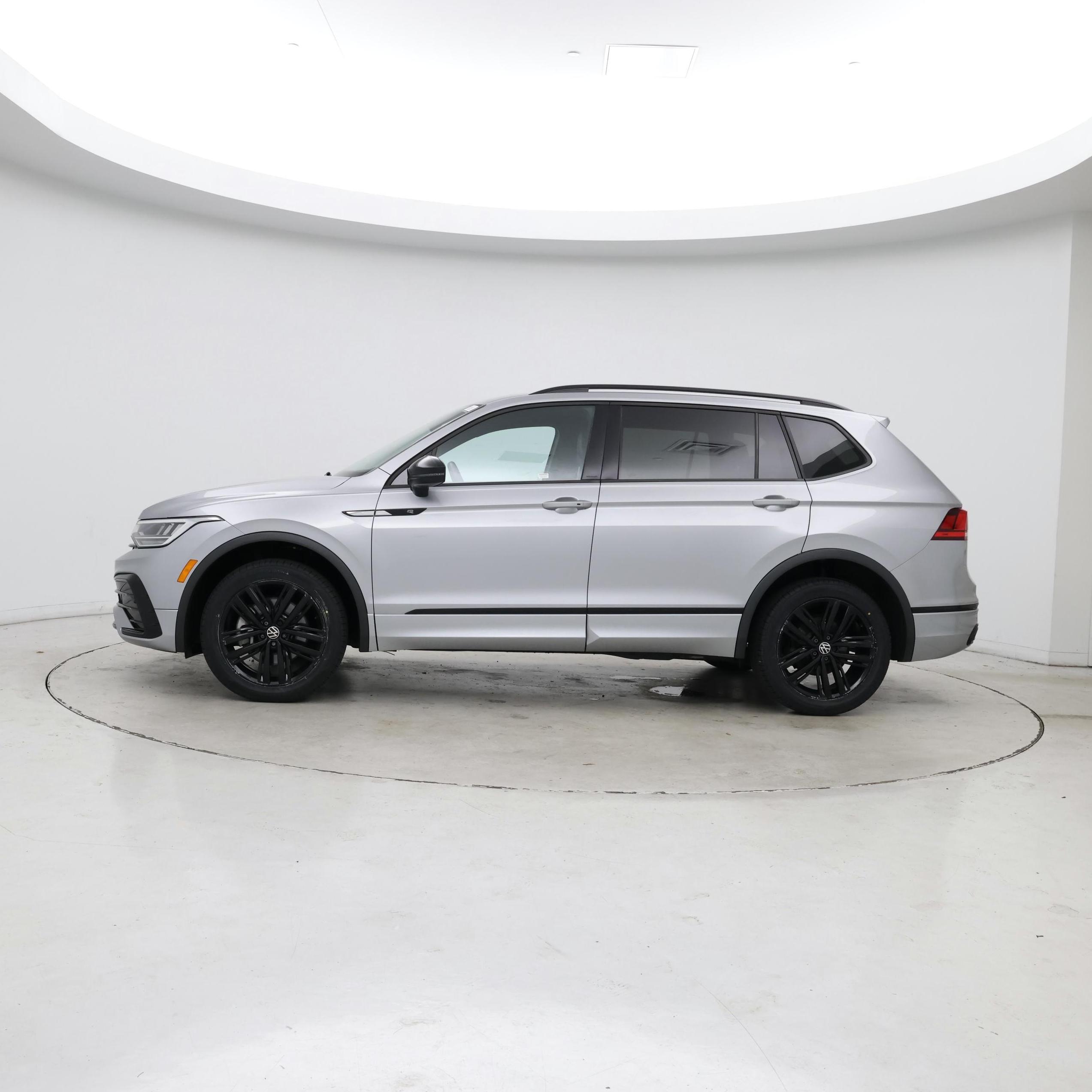 Thumbnail: 2022 Volkswagen Tiguan - 3