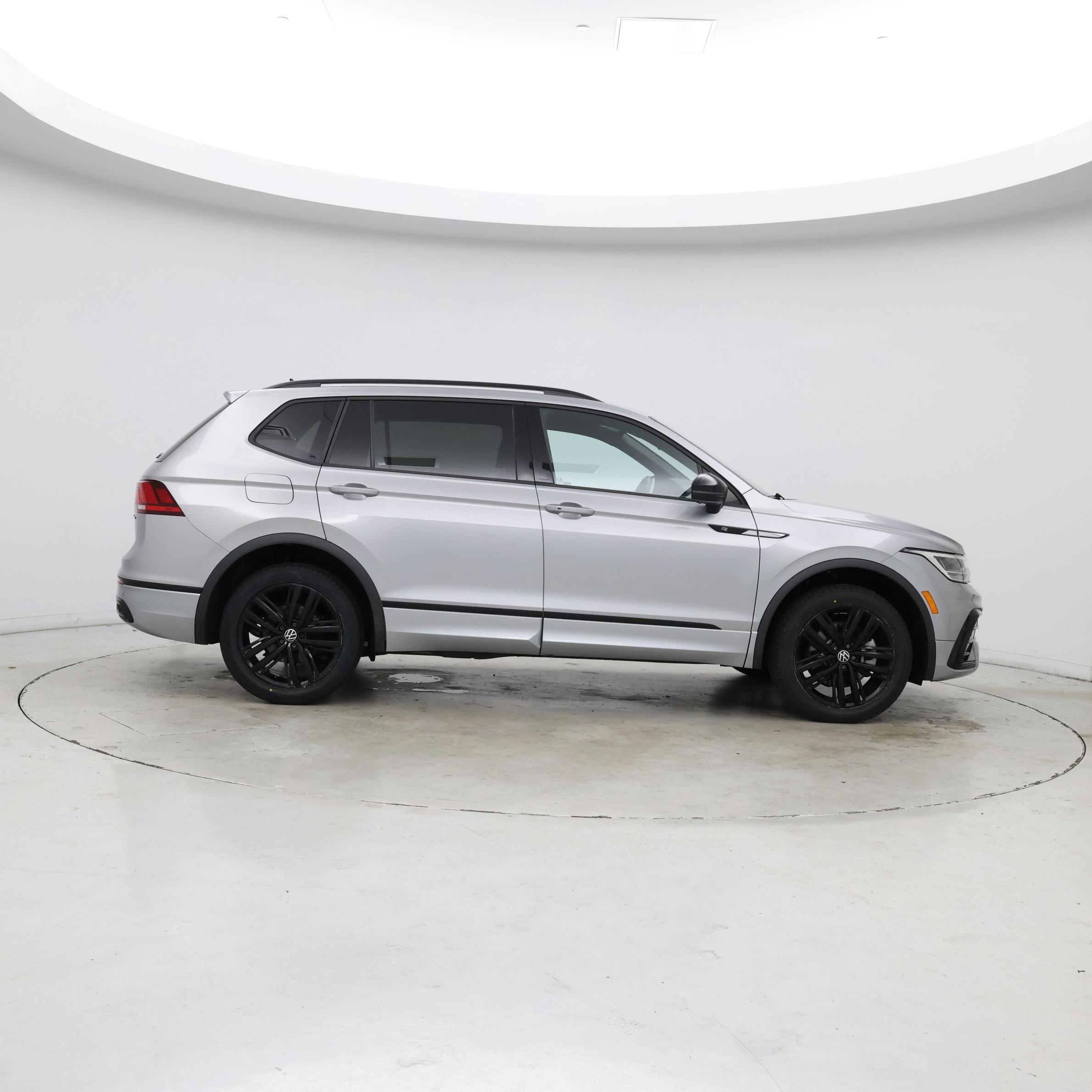 Thumbnail: 2022 Volkswagen Tiguan - 7