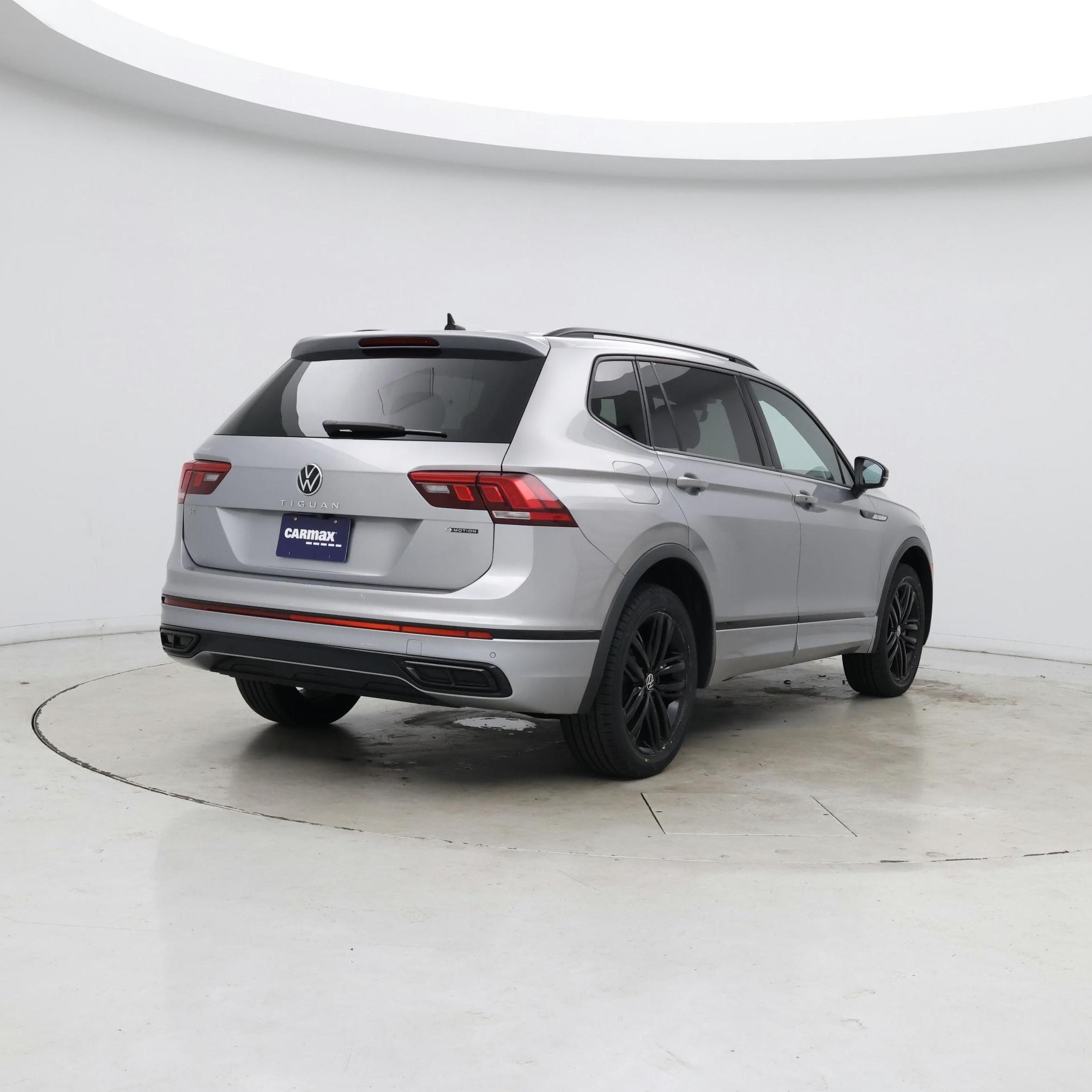 Thumbnail: 2022 Volkswagen Tiguan - 8