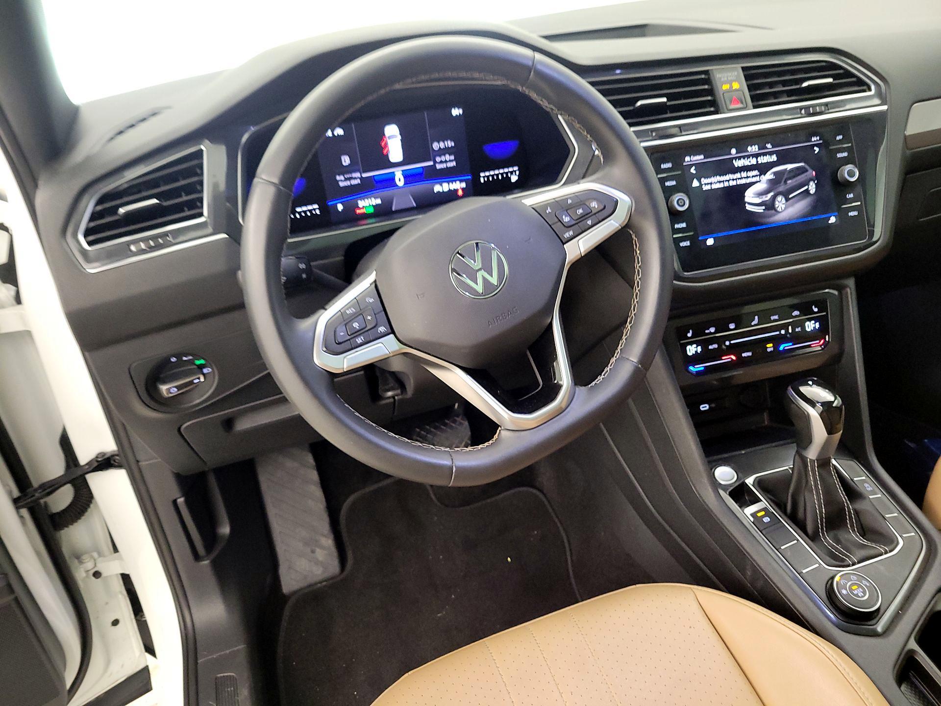 Thumbnail: 2023 Volkswagen Tiguan - 10