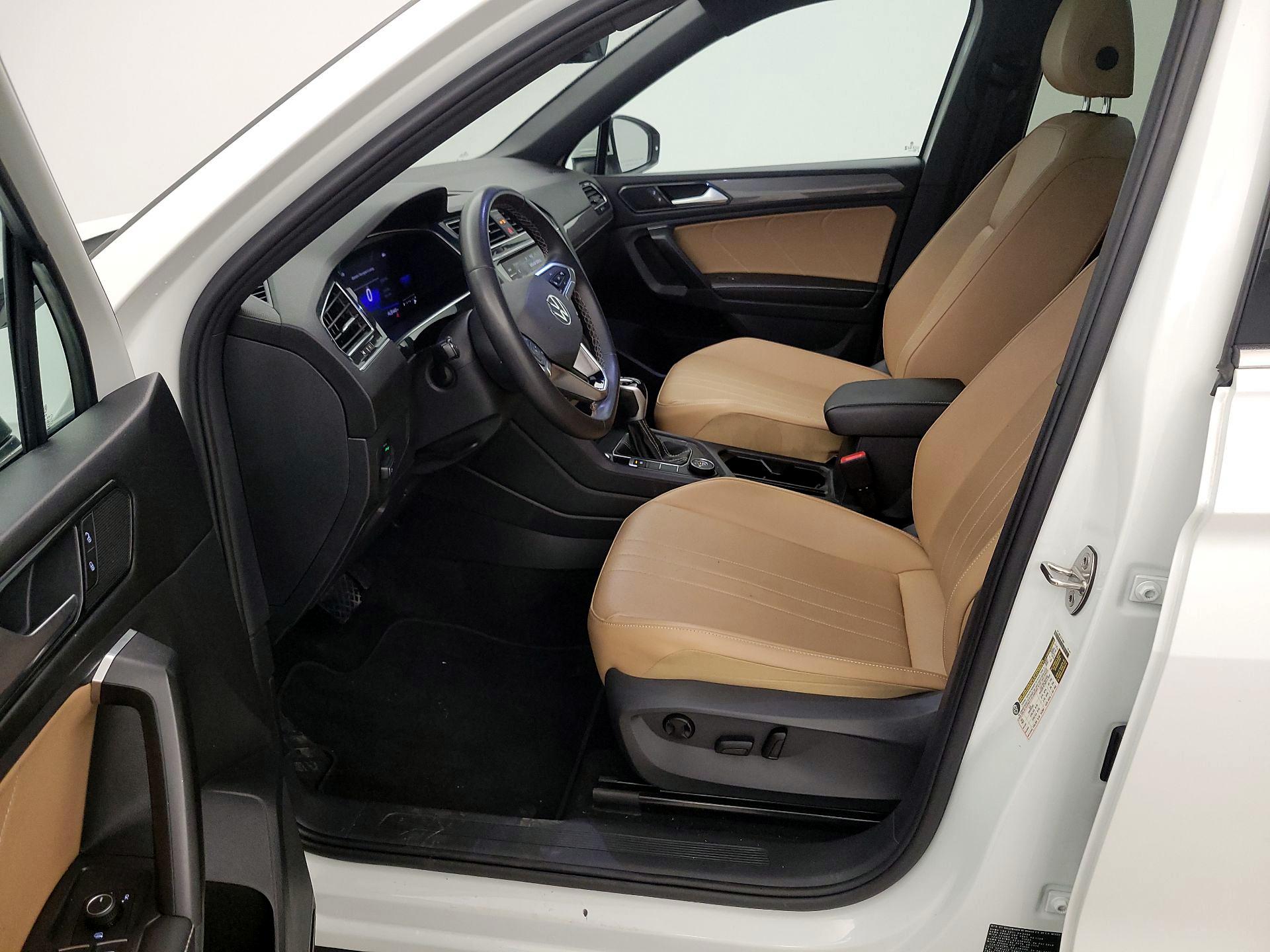 Thumbnail: 2023 Volkswagen Tiguan - 11