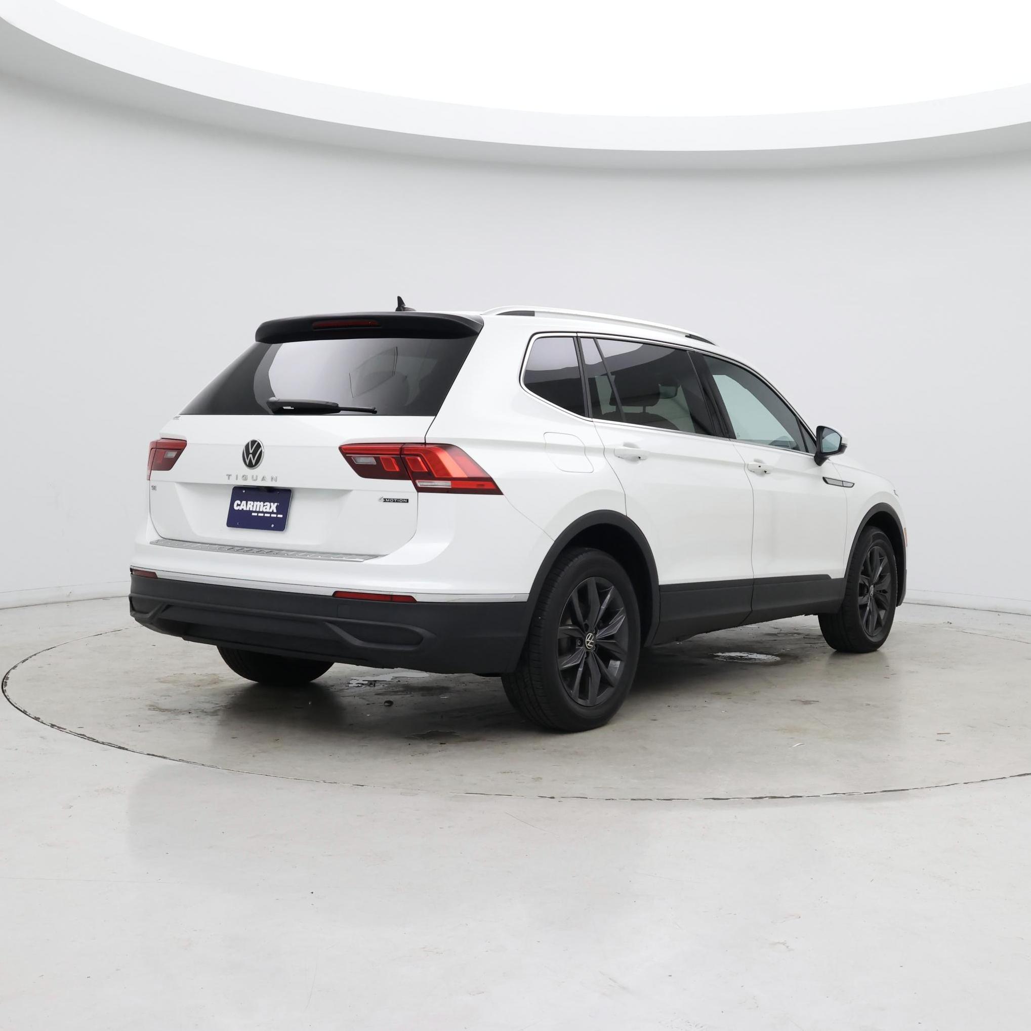 Thumbnail: 2023 Volkswagen Tiguan - 8