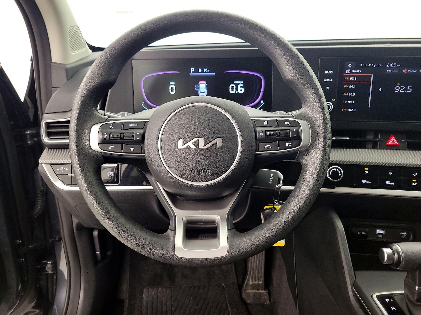 2023 Kia Sportage LX - Photo 11