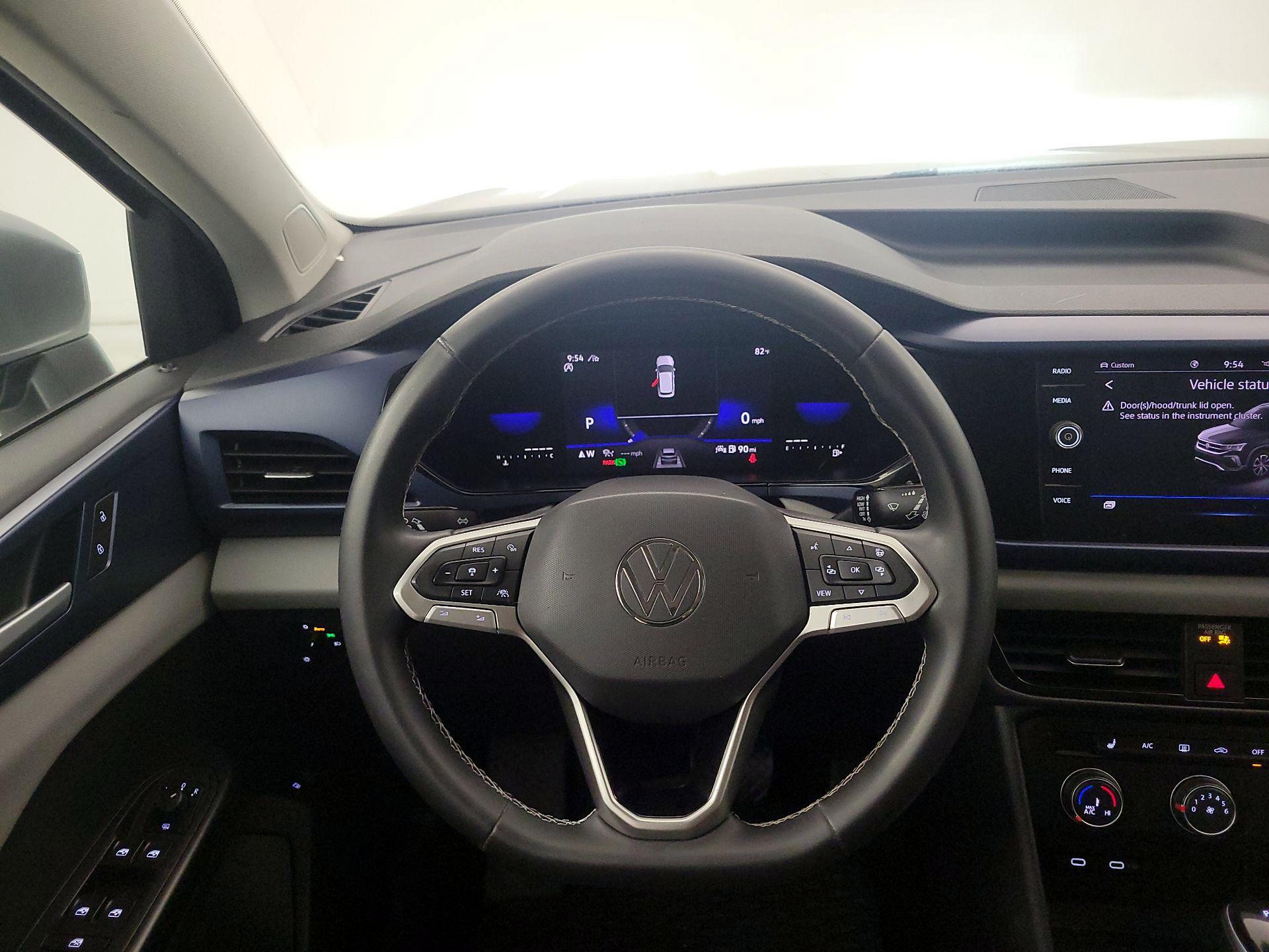 Thumbnail: 2022 Volkswagen Taos - 10