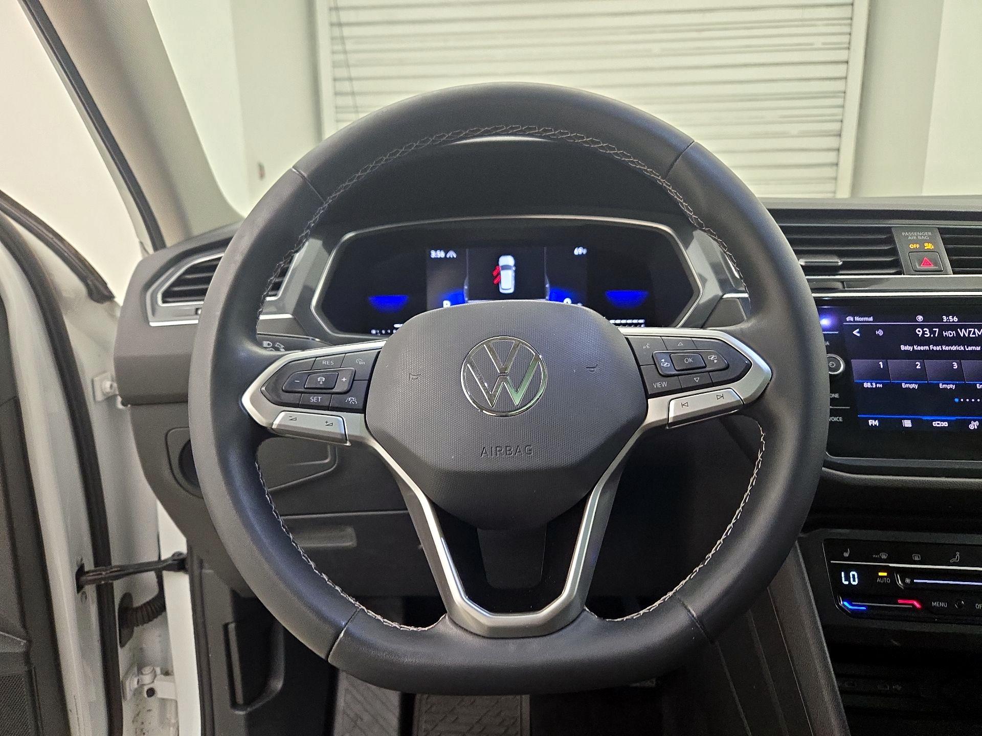 Thumbnail: 2022 Volkswagen Tiguan - 10