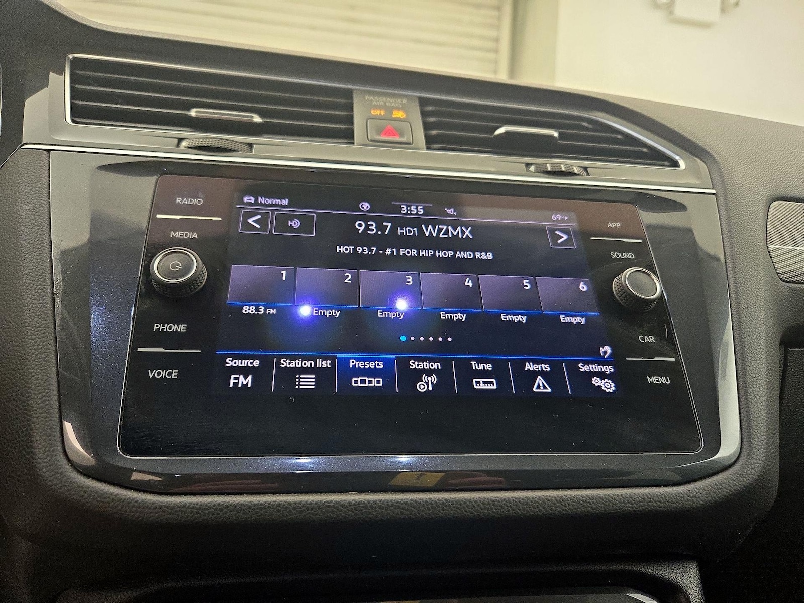 2022 Volkswagen Tiguan SE - Photo 16