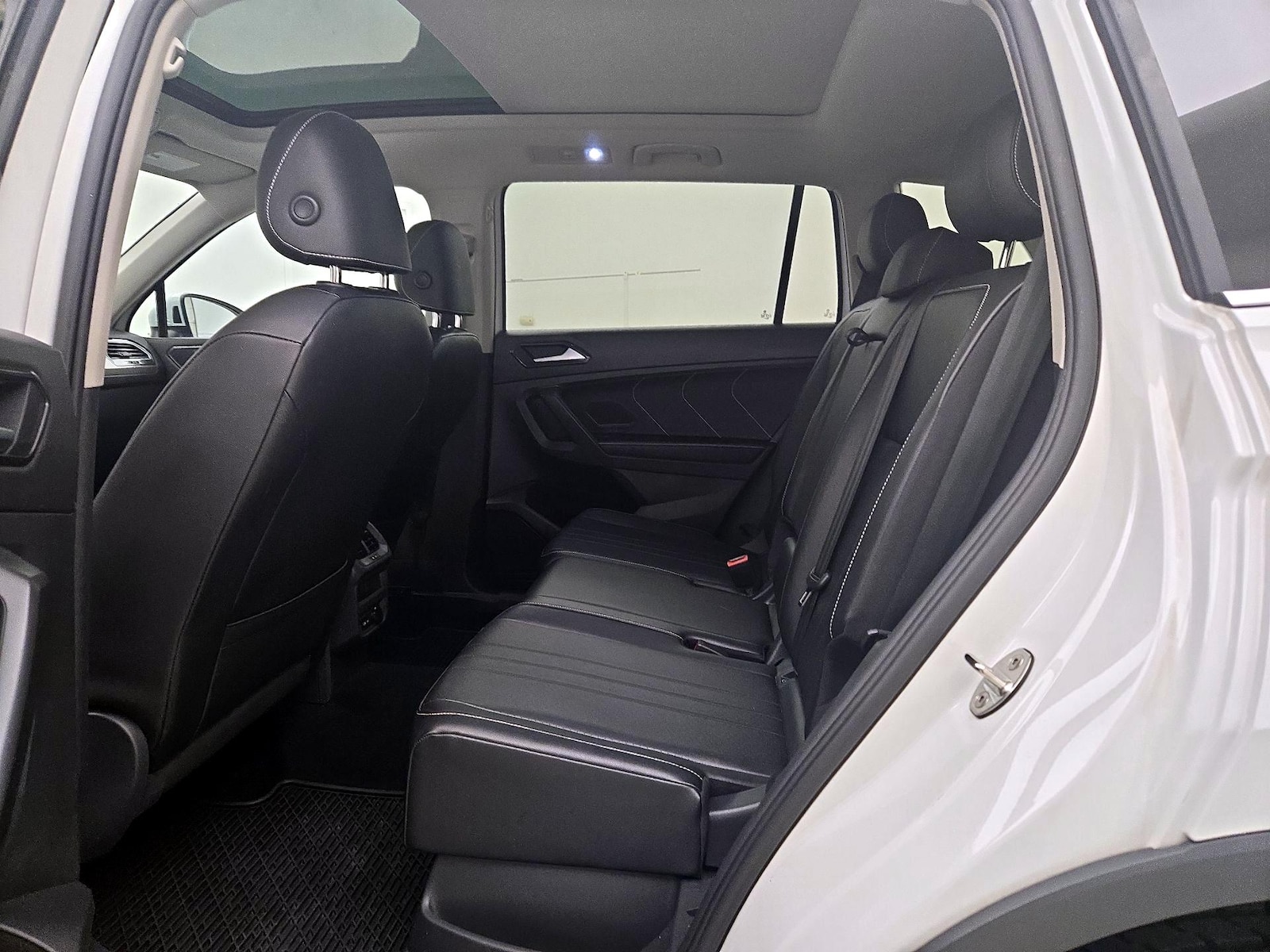 2022 Volkswagen Tiguan SE - Photo 21
