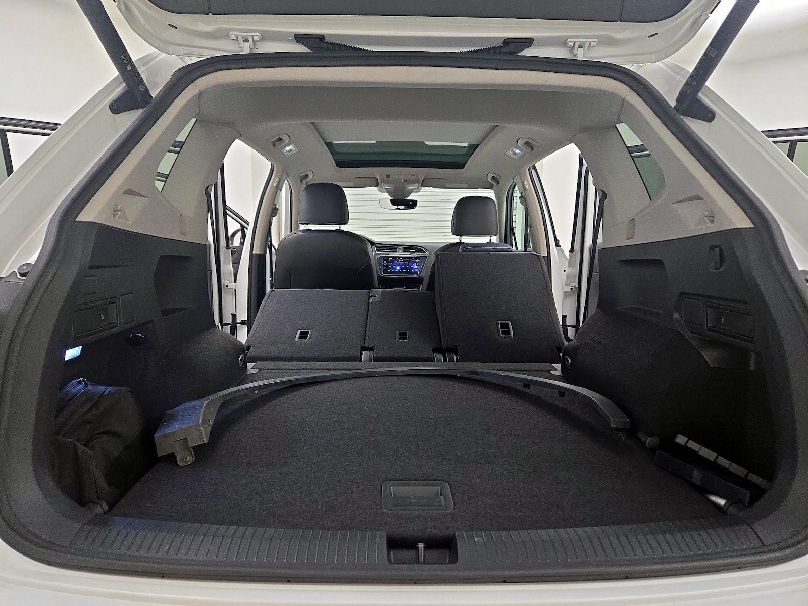 2022 Volkswagen Tiguan SE - Photo 23
