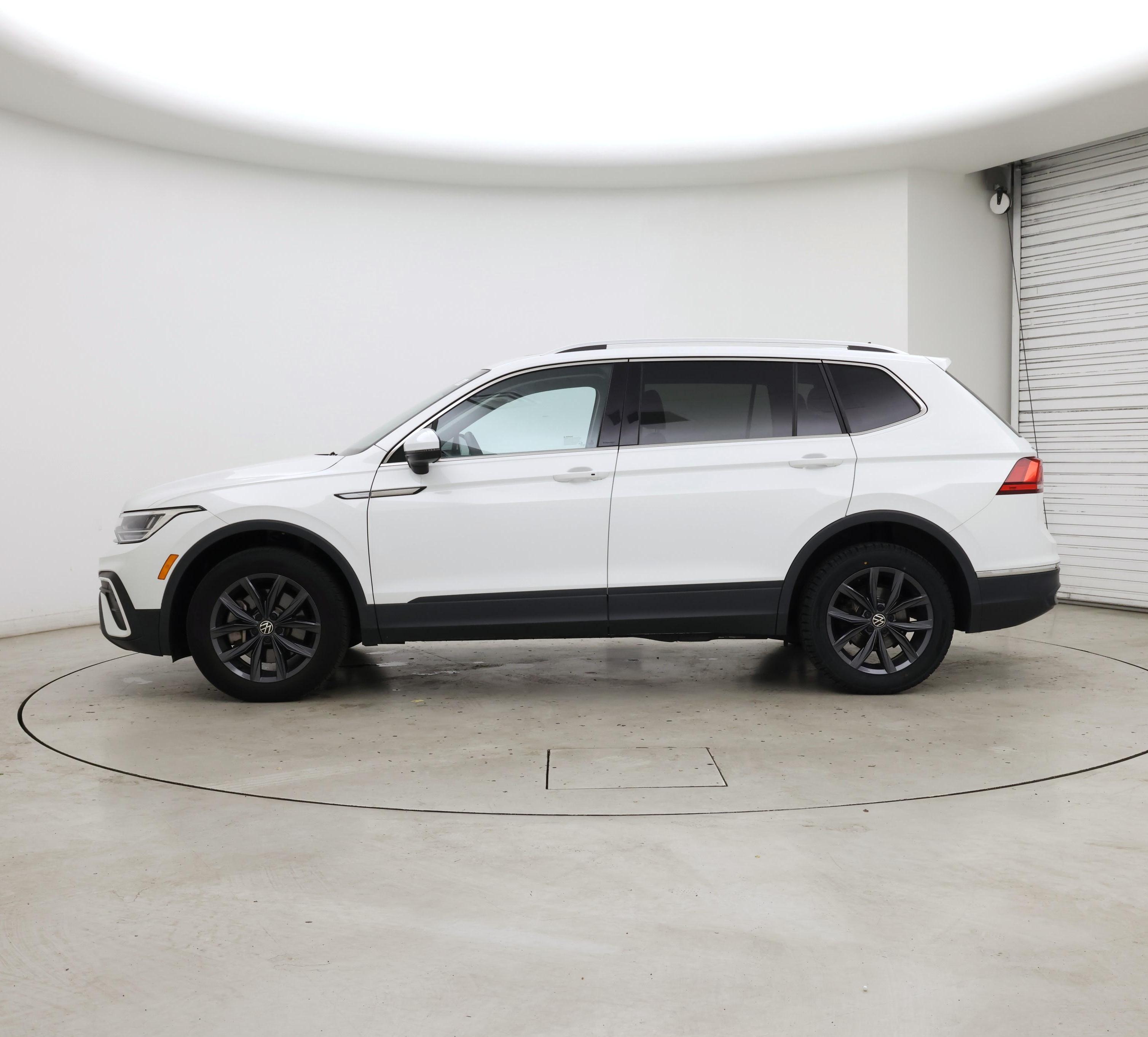 Thumbnail: 2022 Volkswagen Tiguan - 3
