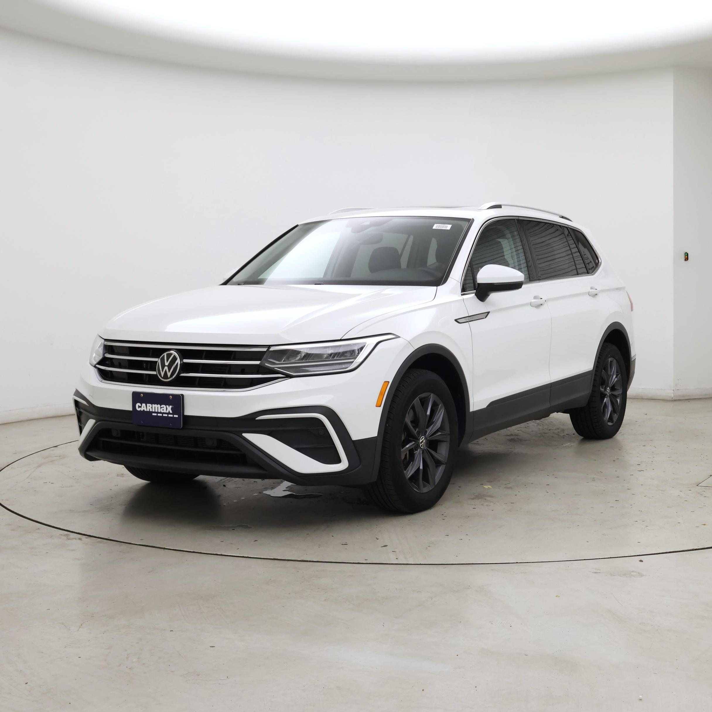 Thumbnail: 2022 Volkswagen Tiguan - 4