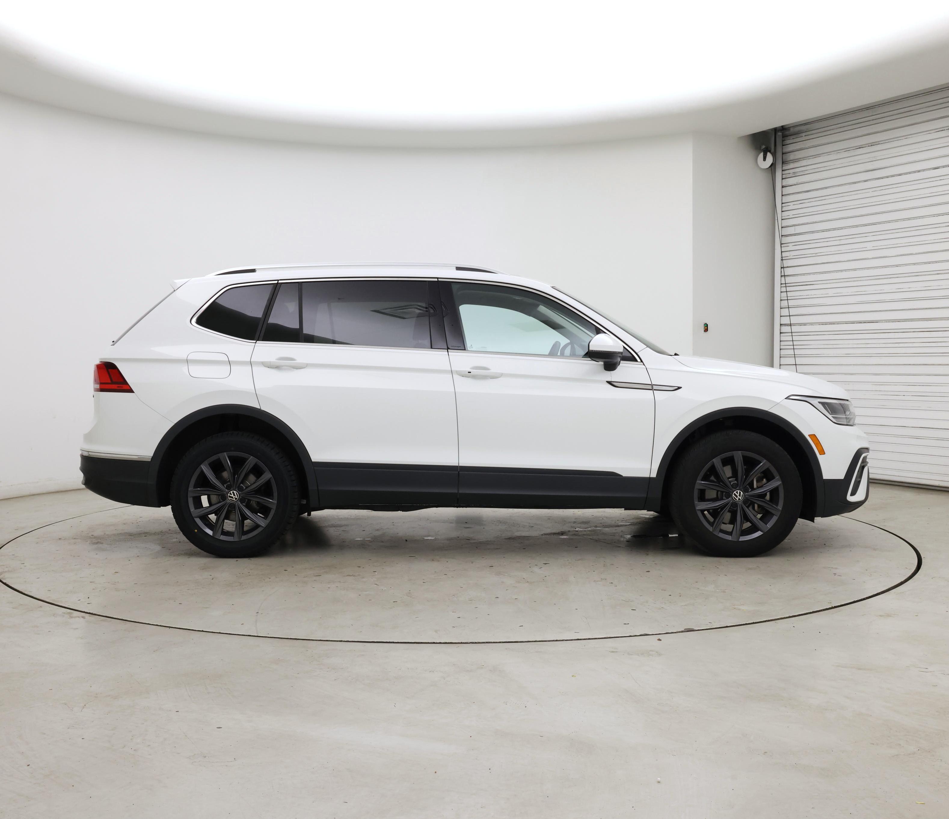 Thumbnail: 2022 Volkswagen Tiguan - 7