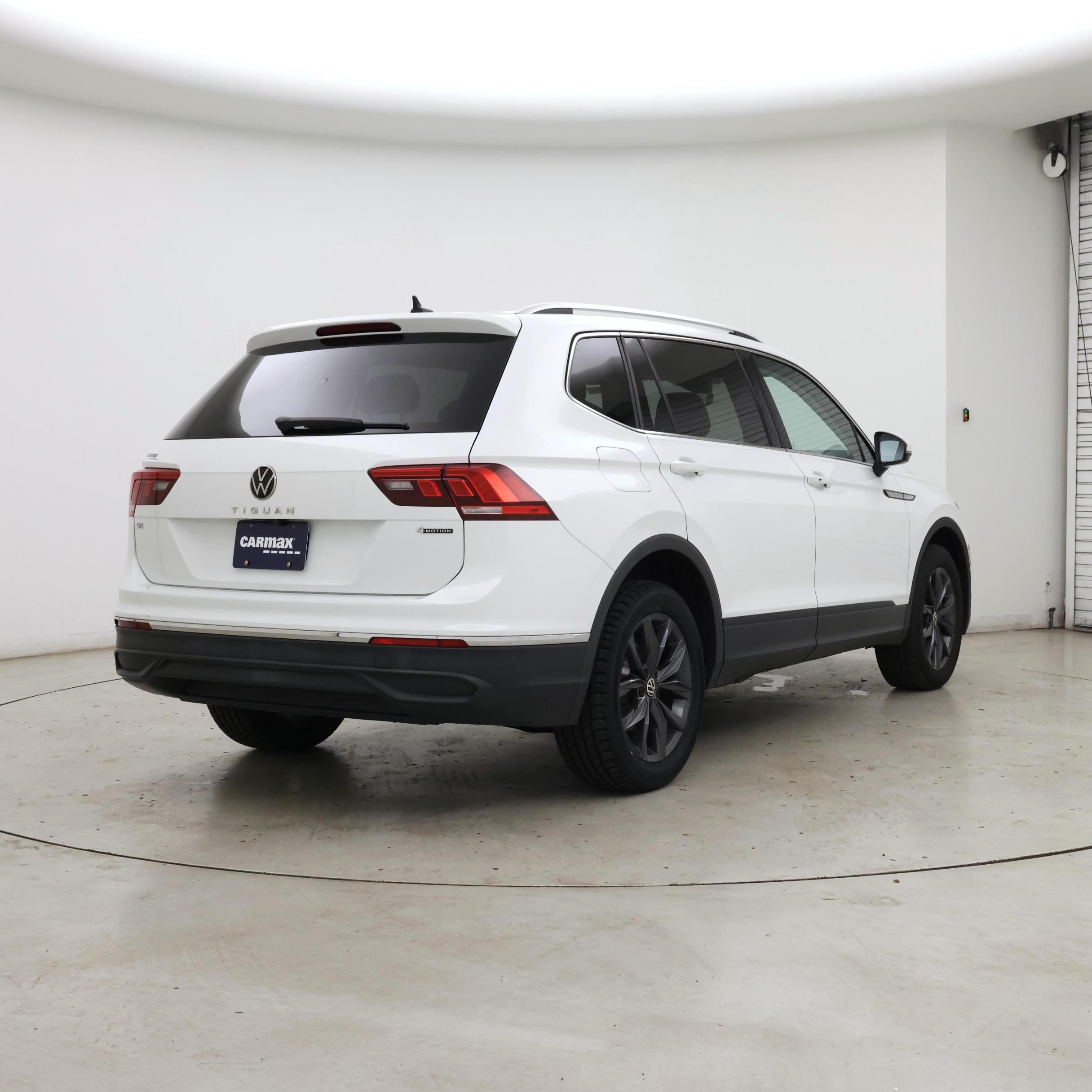 Thumbnail: 2022 Volkswagen Tiguan - 8