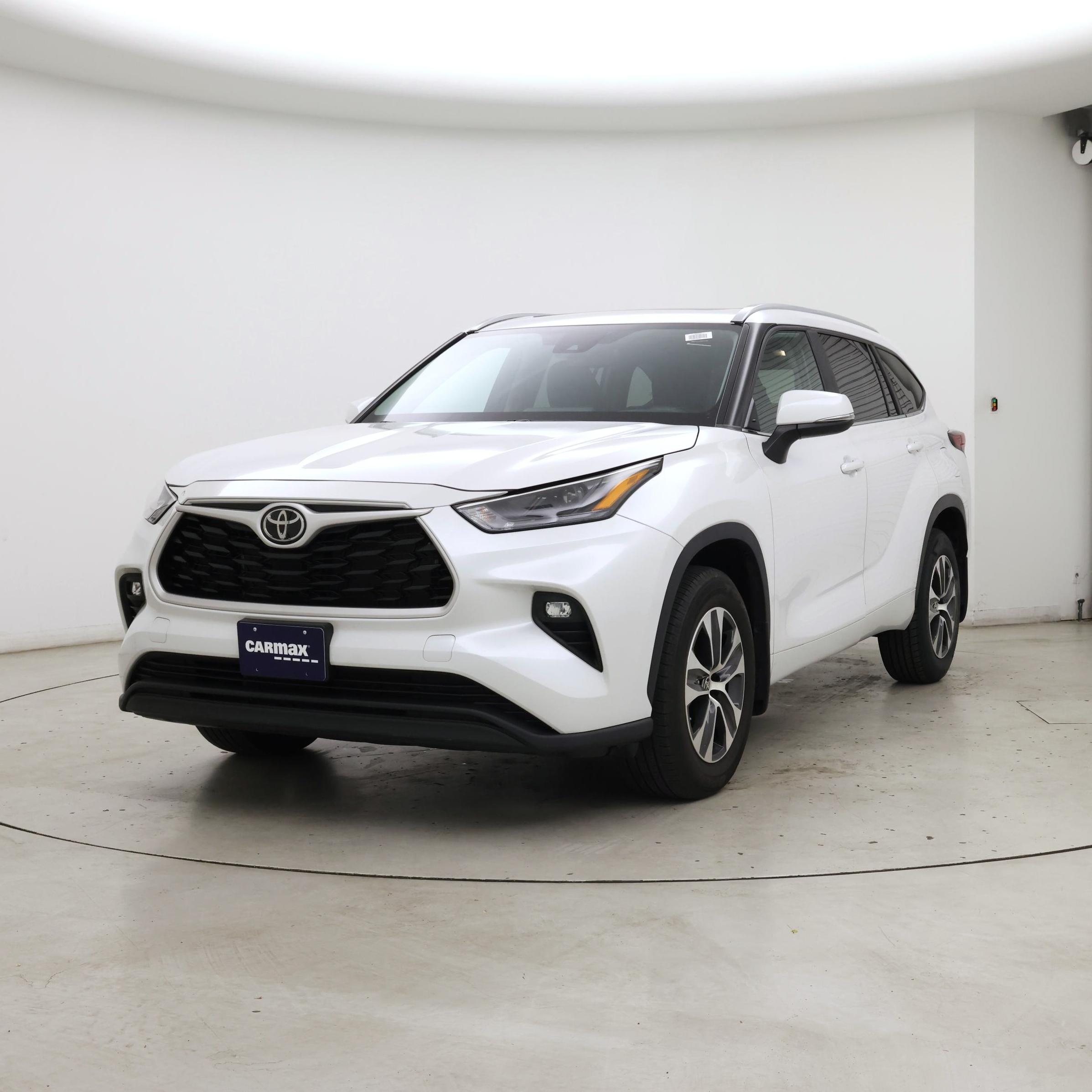 Thumbnail: 2023 Toyota Highlander - 4