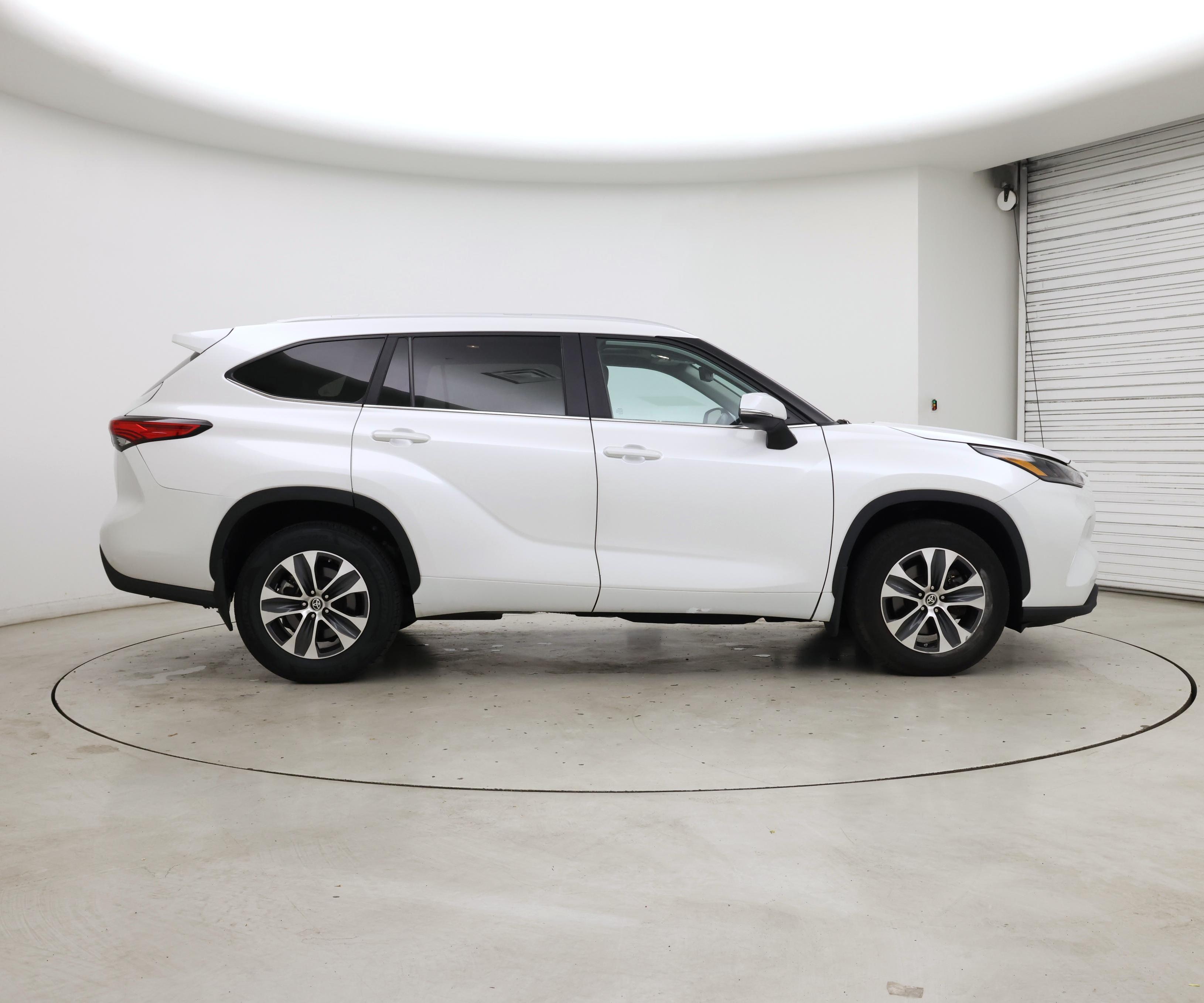 Thumbnail: 2023 Toyota Highlander - 7