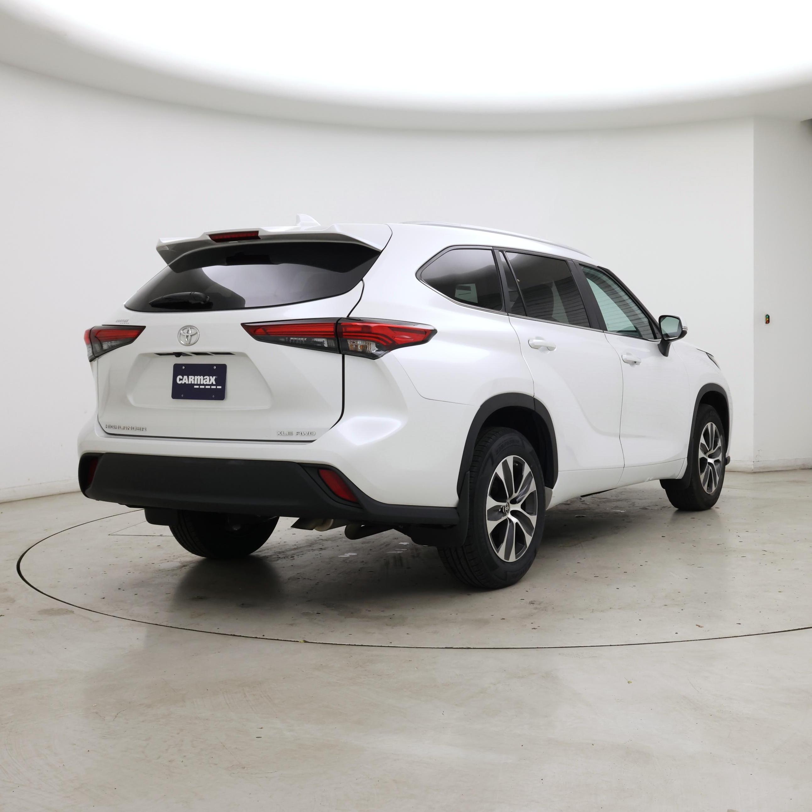 Thumbnail: 2023 Toyota Highlander - 8