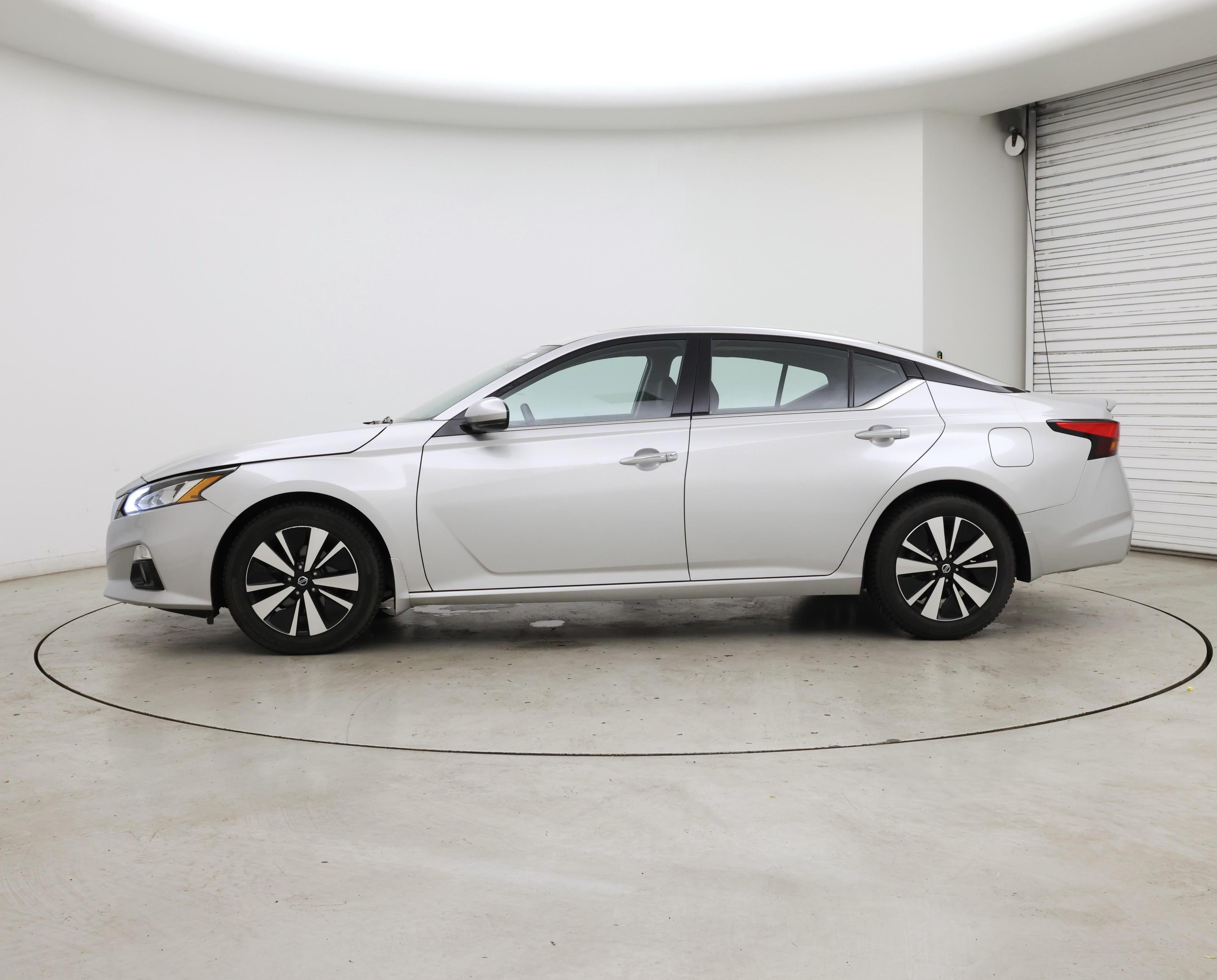 Thumbnail: 2020 Nissan Altima - 3