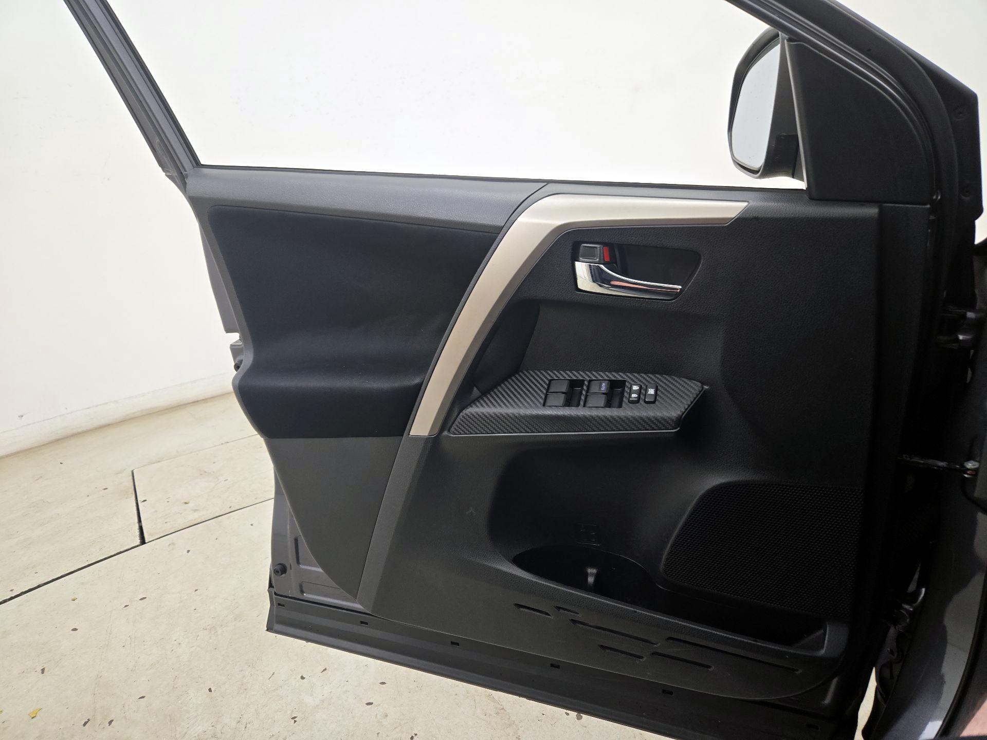 Thumbnail: 2014 Toyota RAV4 - 12