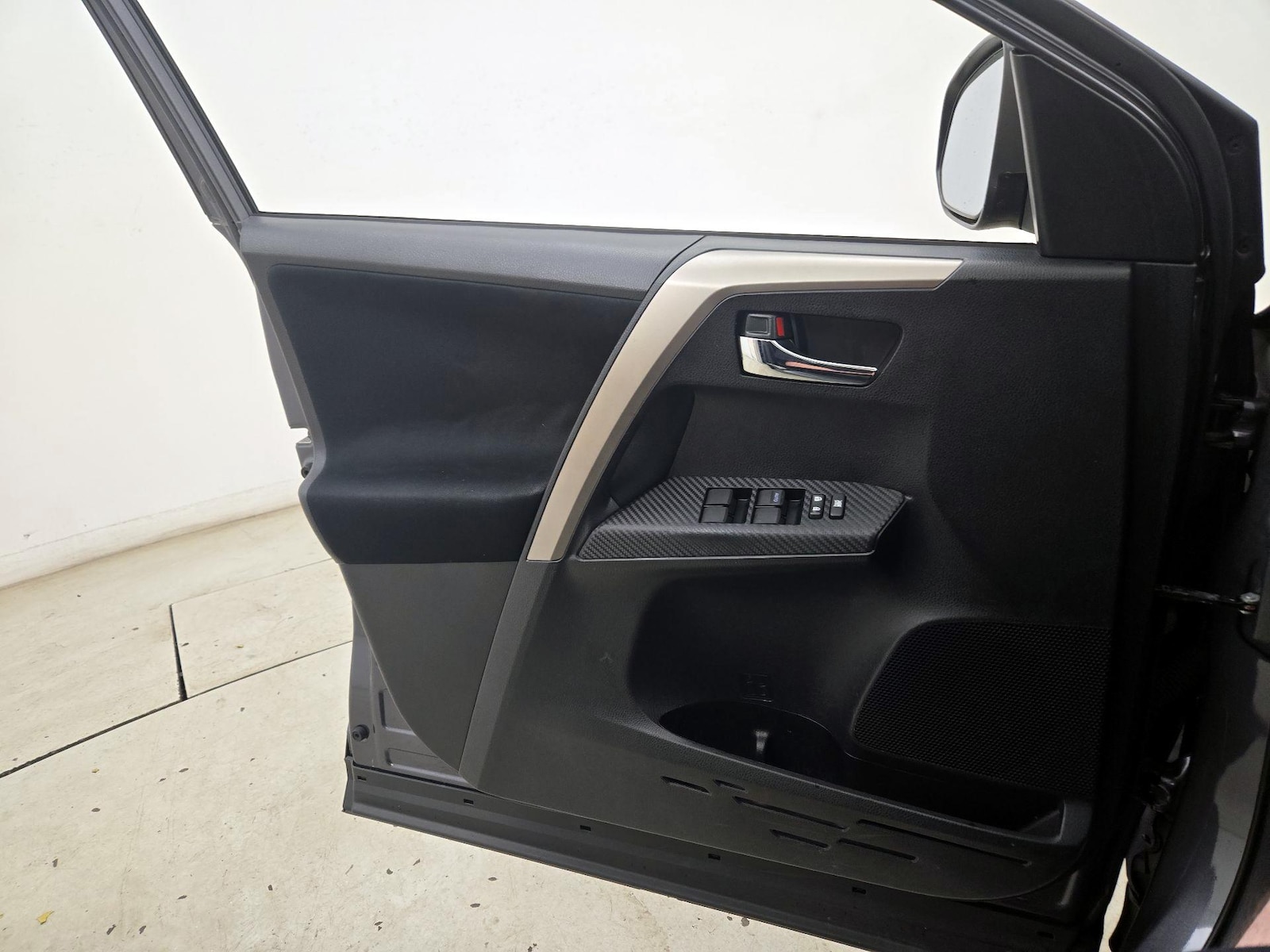 2014 Toyota RAV4 XLE - Photo 13