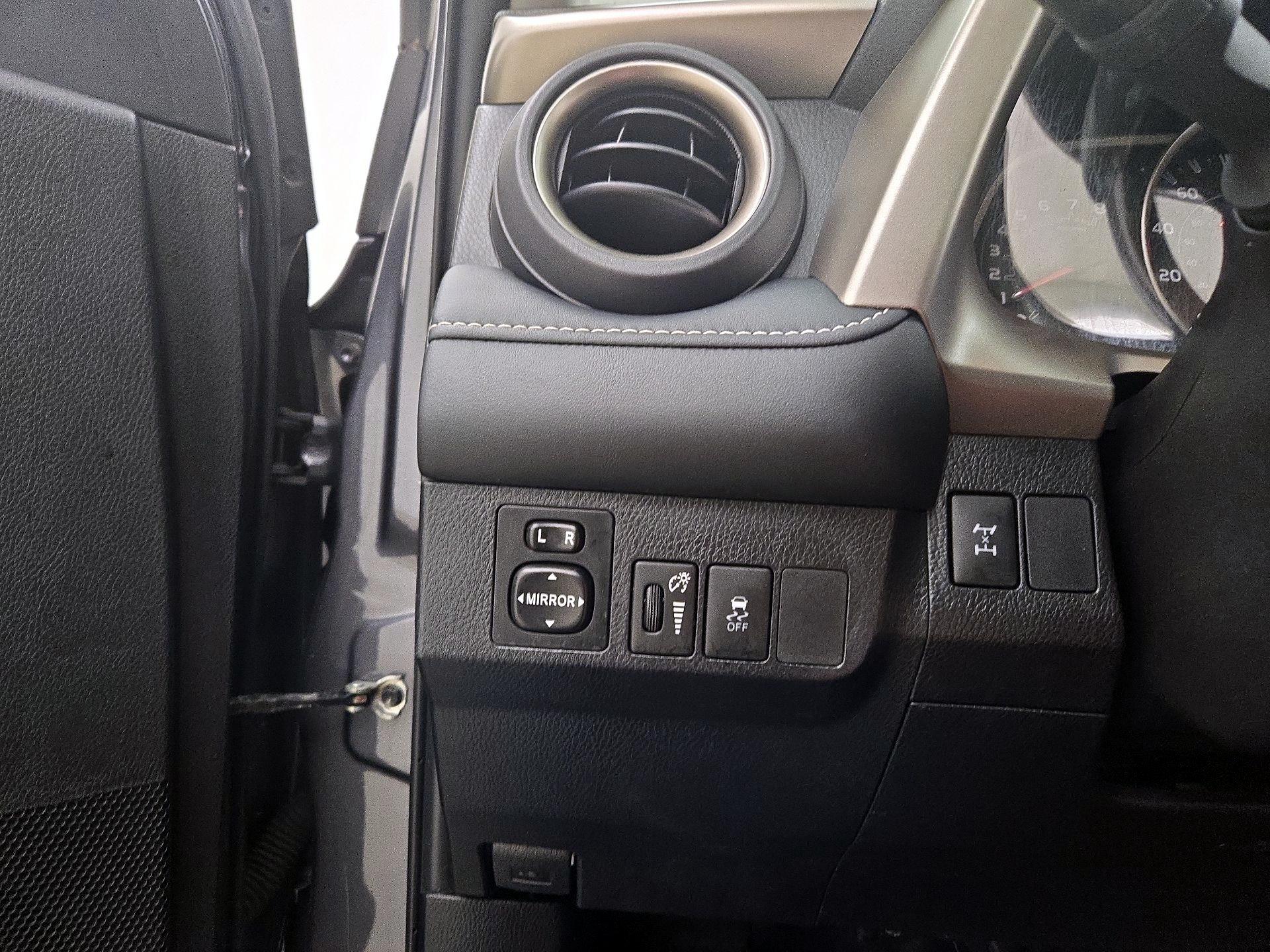 Thumbnail: 2014 Toyota RAV4 - 13