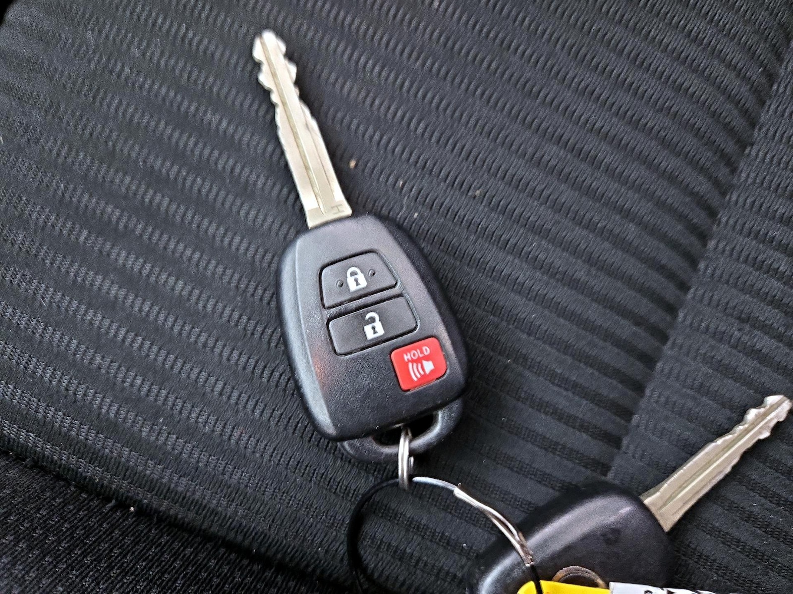 2014 Toyota RAV4 XLE - Photo 25