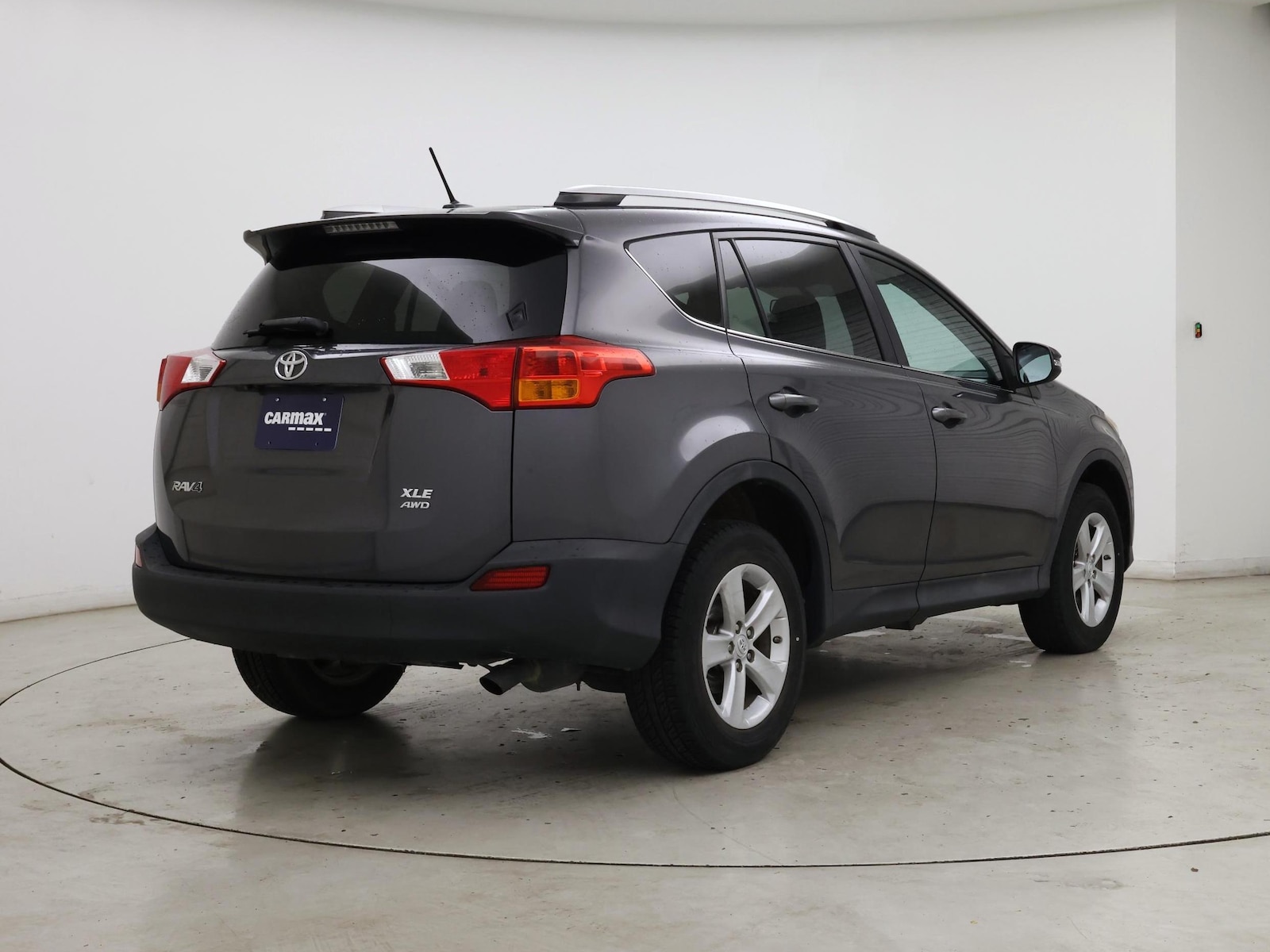 2014 Toyota RAV4 XLE - Photo 9
