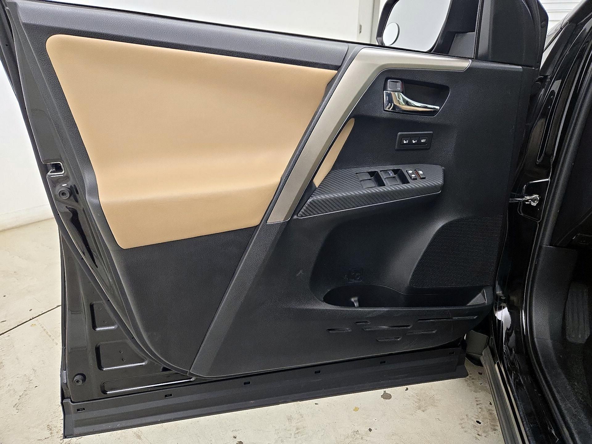 Thumbnail: 2015 Toyota RAV4 - 12