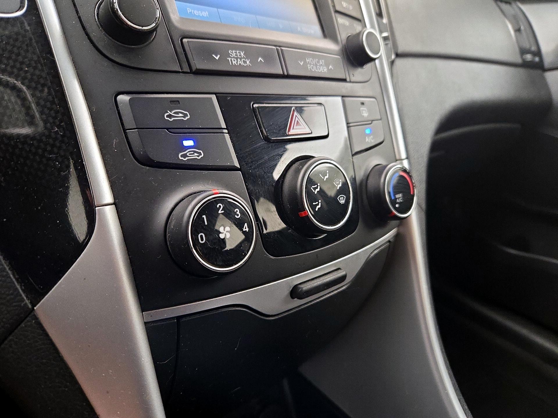 Thumbnail: 2014 Hyundai Sonata - 16