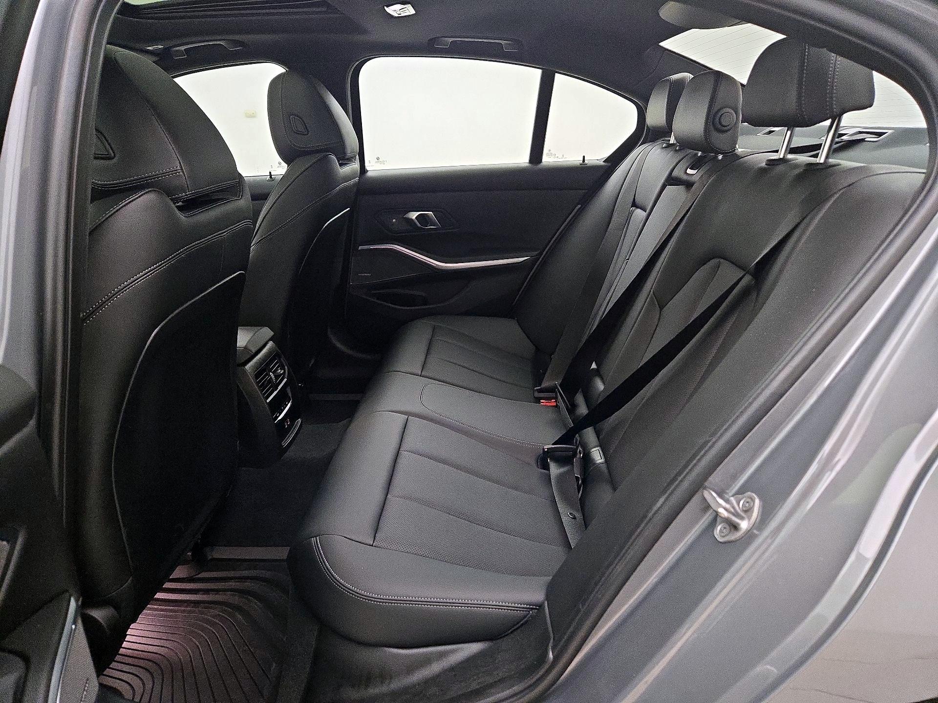 Thumbnail: 2024 BMW 3 Series - 18