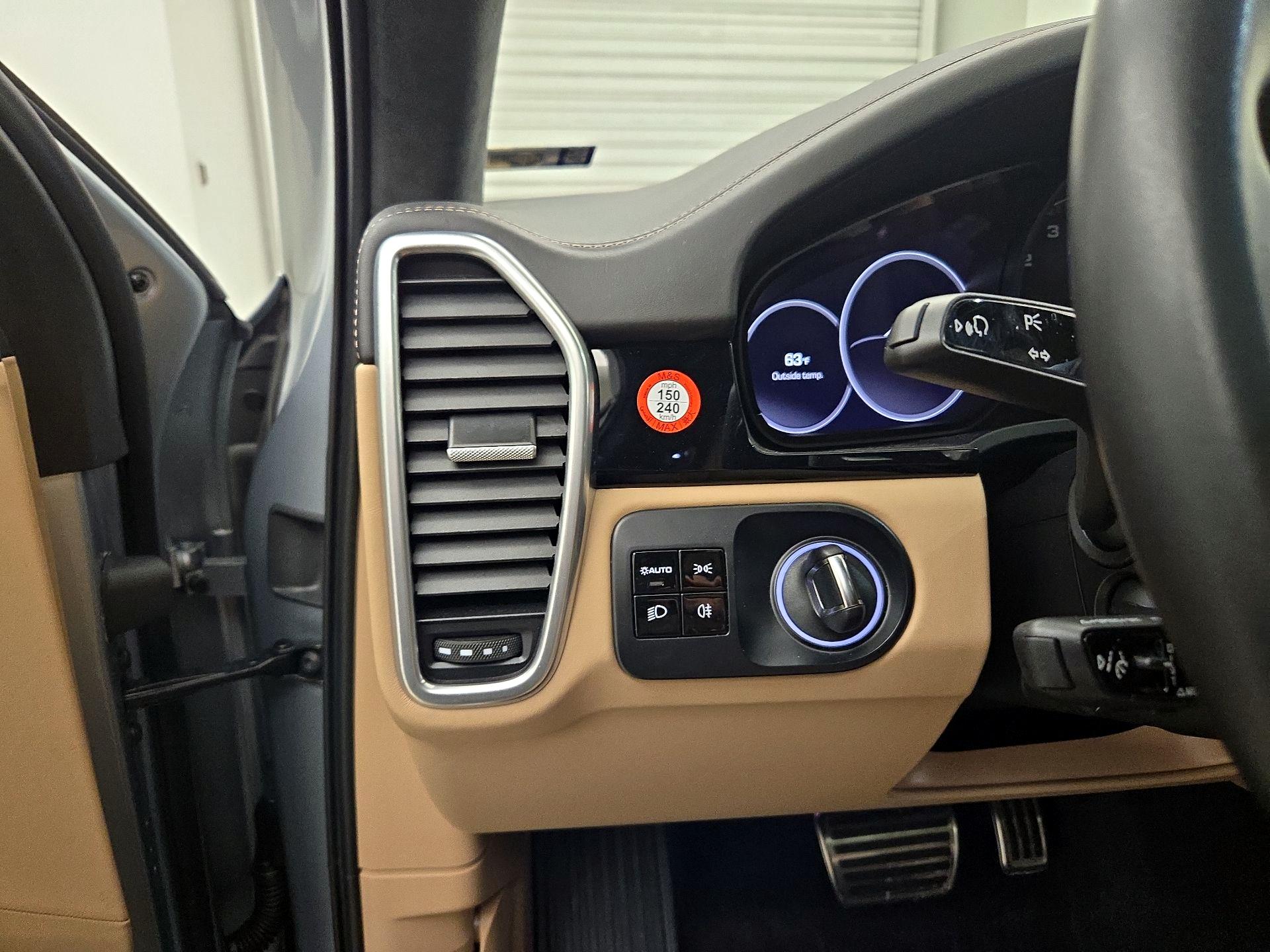 Thumbnail: 2021 Porsche Cayenne - 13