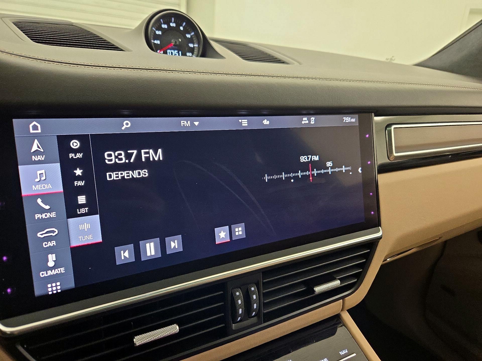 Thumbnail: 2021 Porsche Cayenne - 15