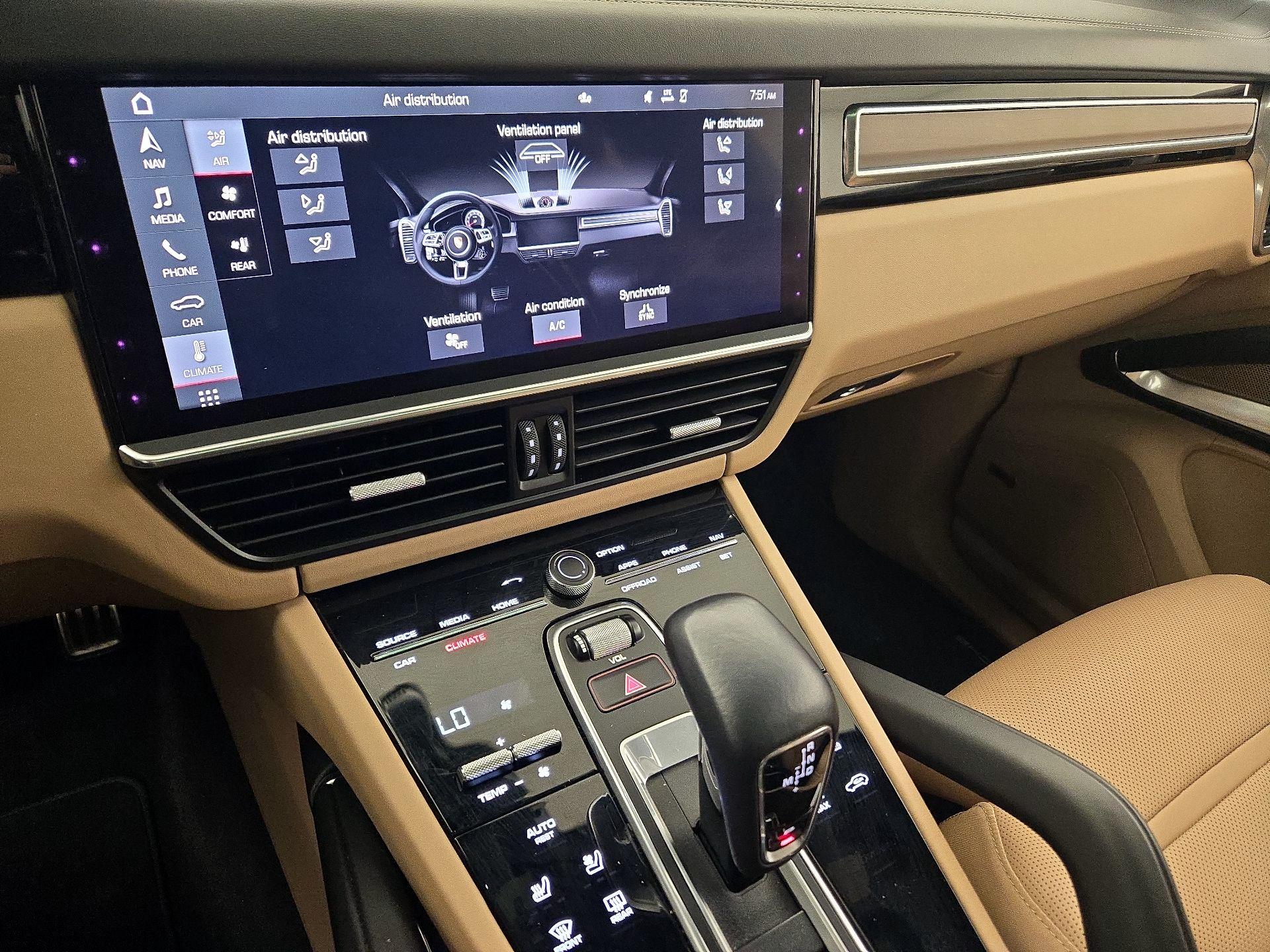 Thumbnail: 2021 Porsche Cayenne - 16