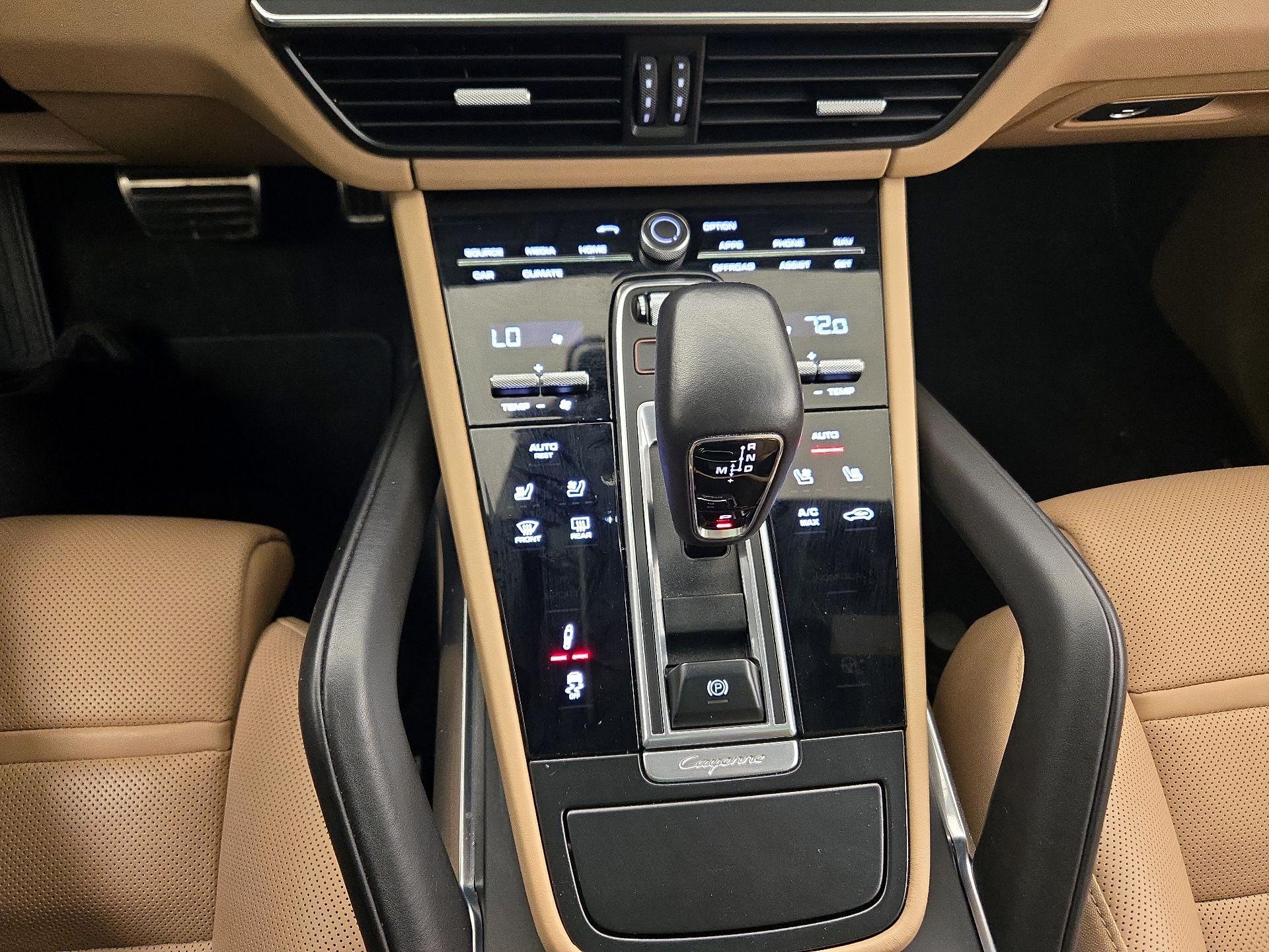 Thumbnail: 2021 Porsche Cayenne - 17