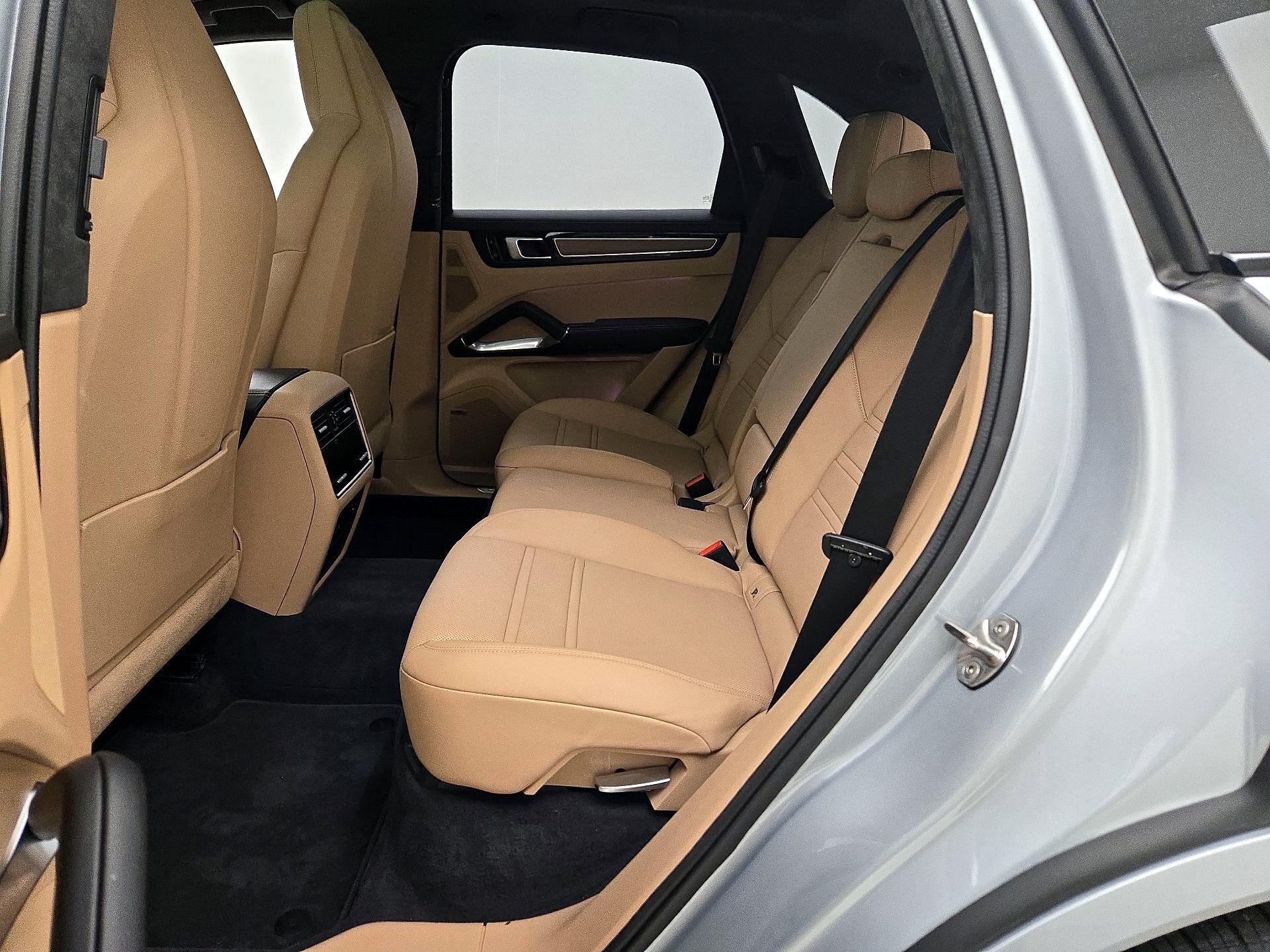 Thumbnail: 2021 Porsche Cayenne - 19