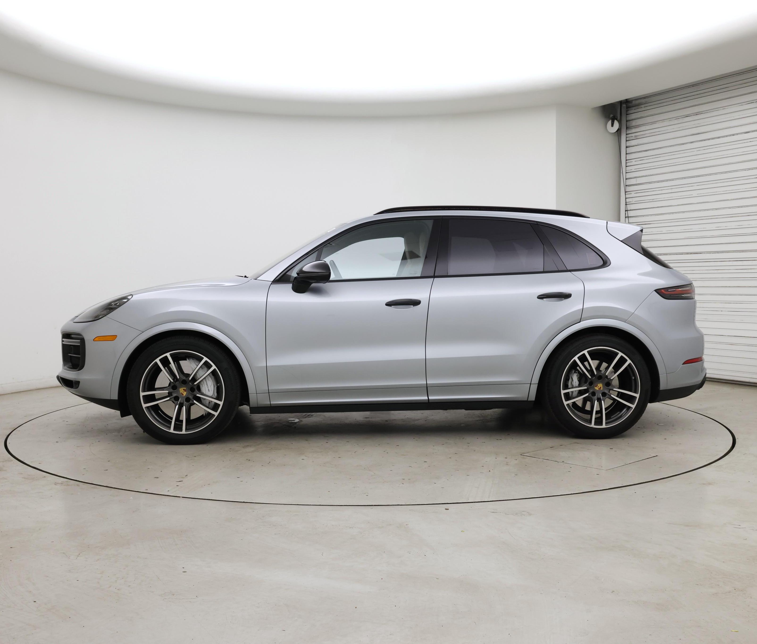 Thumbnail: 2021 Porsche Cayenne - 3