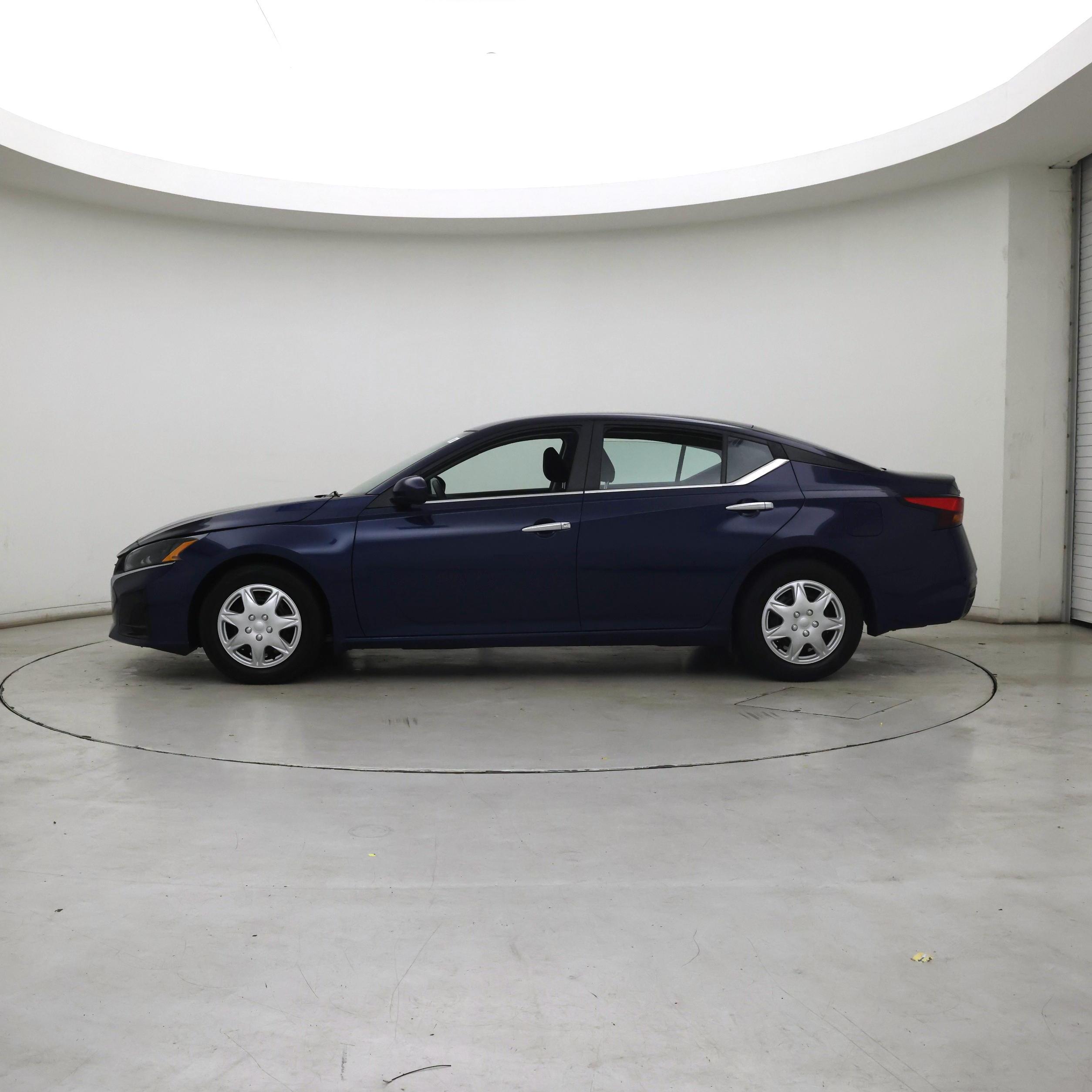 Thumbnail: 2023 Nissan Altima - 3