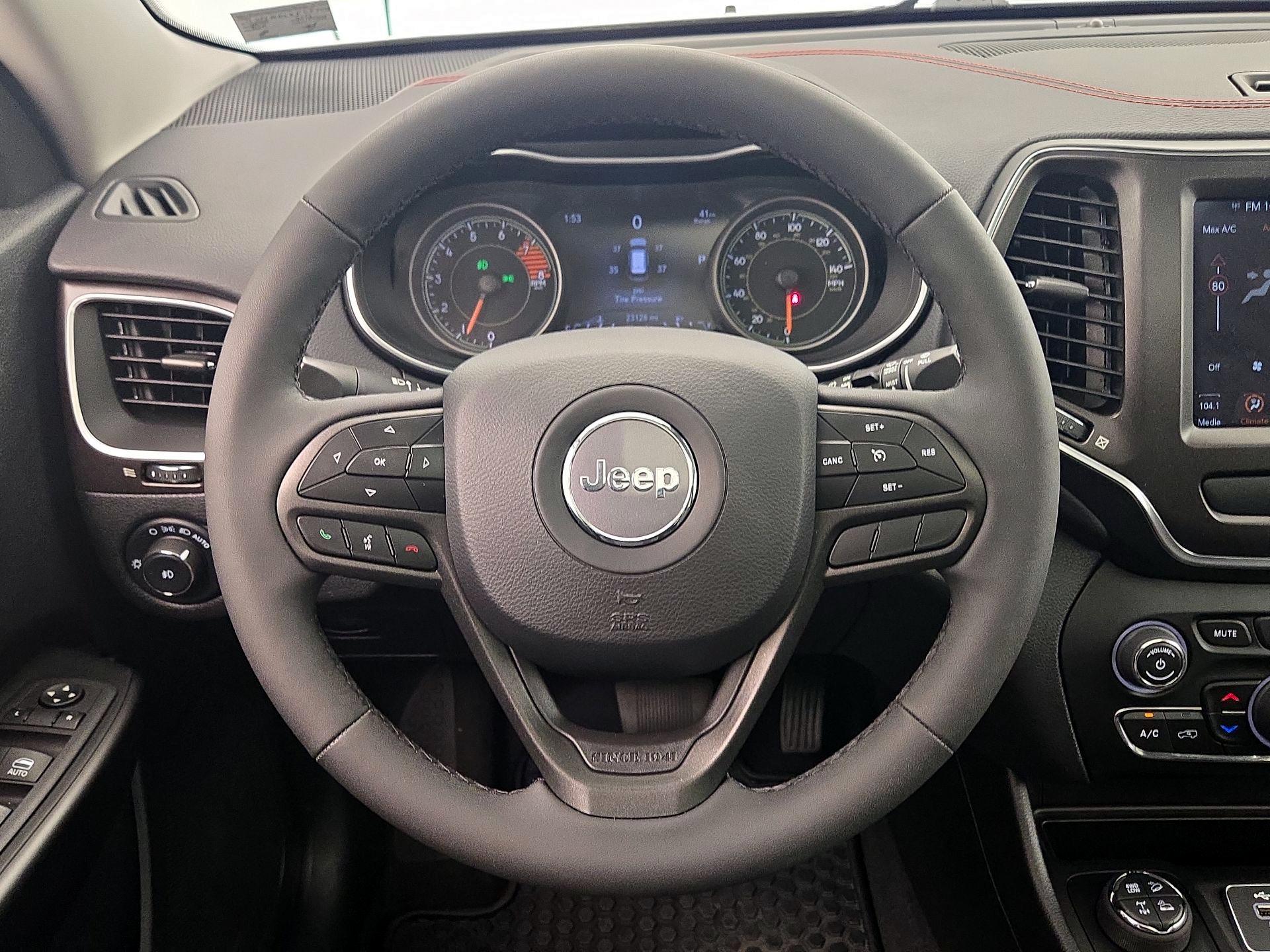 Thumbnail: 2022 Jeep Cherokee - 10