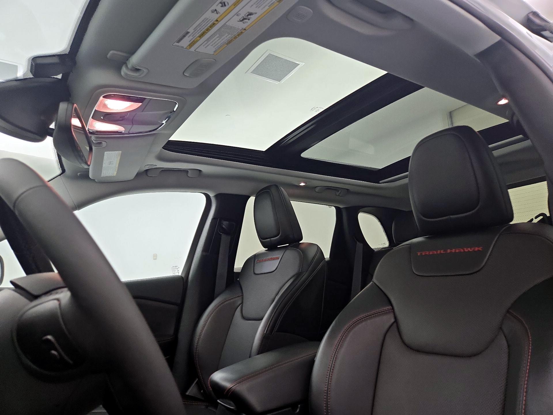 Thumbnail: 2022 Jeep Cherokee - 20