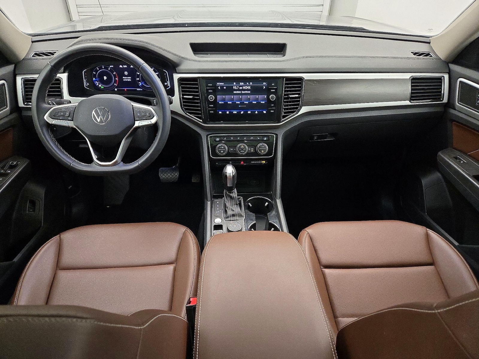 2023 Volkswagen Atlas SE w/Tech - Photo 10