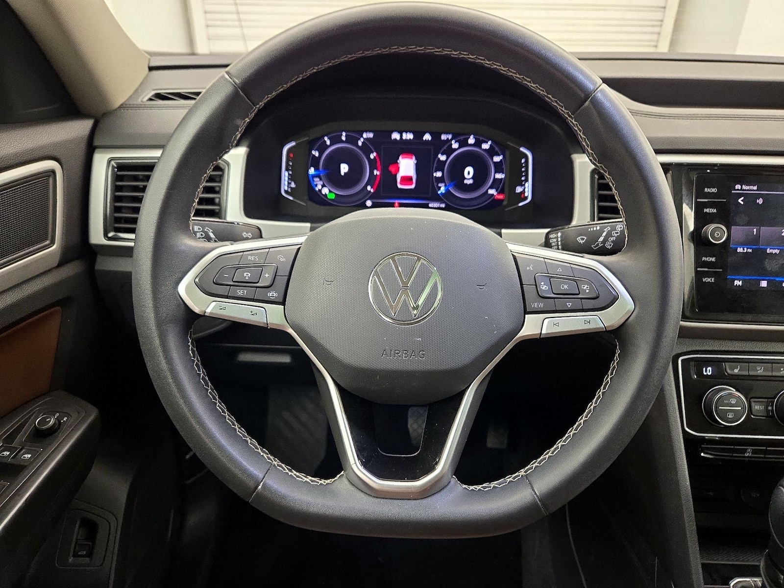2023 Volkswagen Atlas SE w/Tech - Photo 11