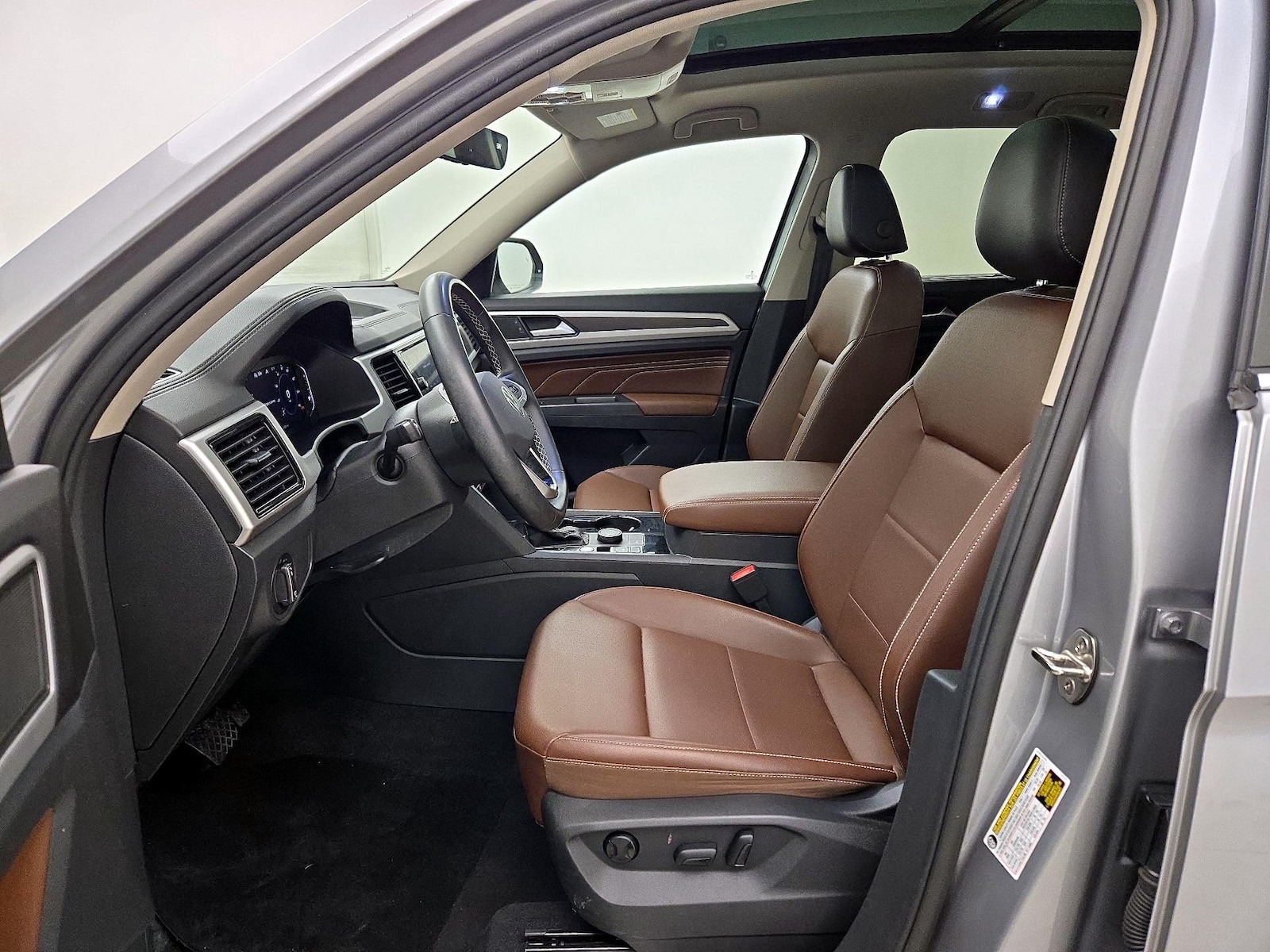 2023 Volkswagen Atlas SE w/Tech - Photo 12