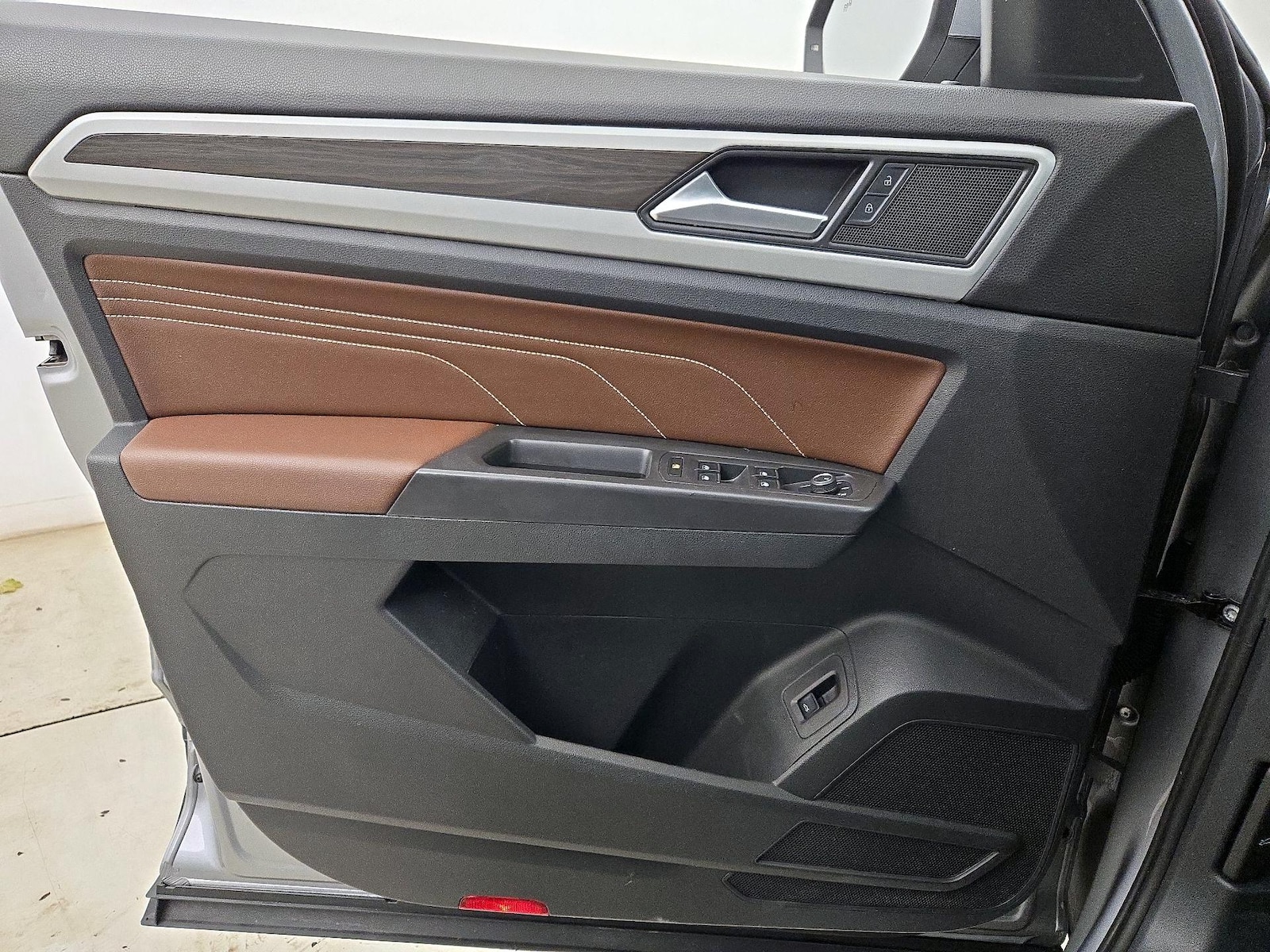 2023 Volkswagen Atlas SE w/Tech - Photo 13