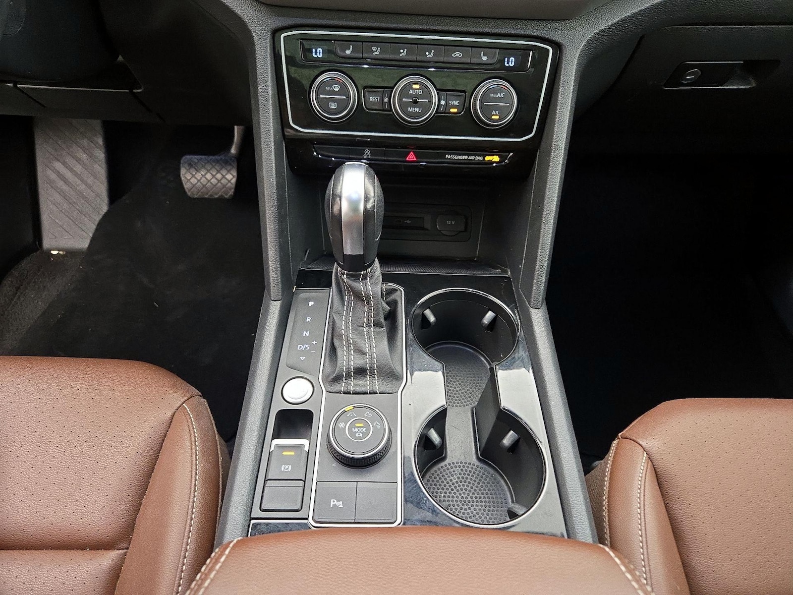 2023 Volkswagen Atlas SE w/Tech - Photo 18