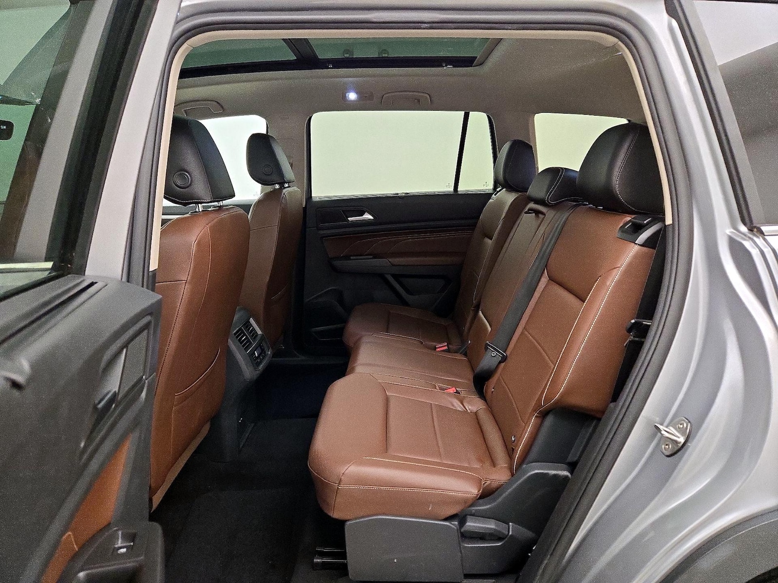 2023 Volkswagen Atlas SE w/Tech - Photo 21