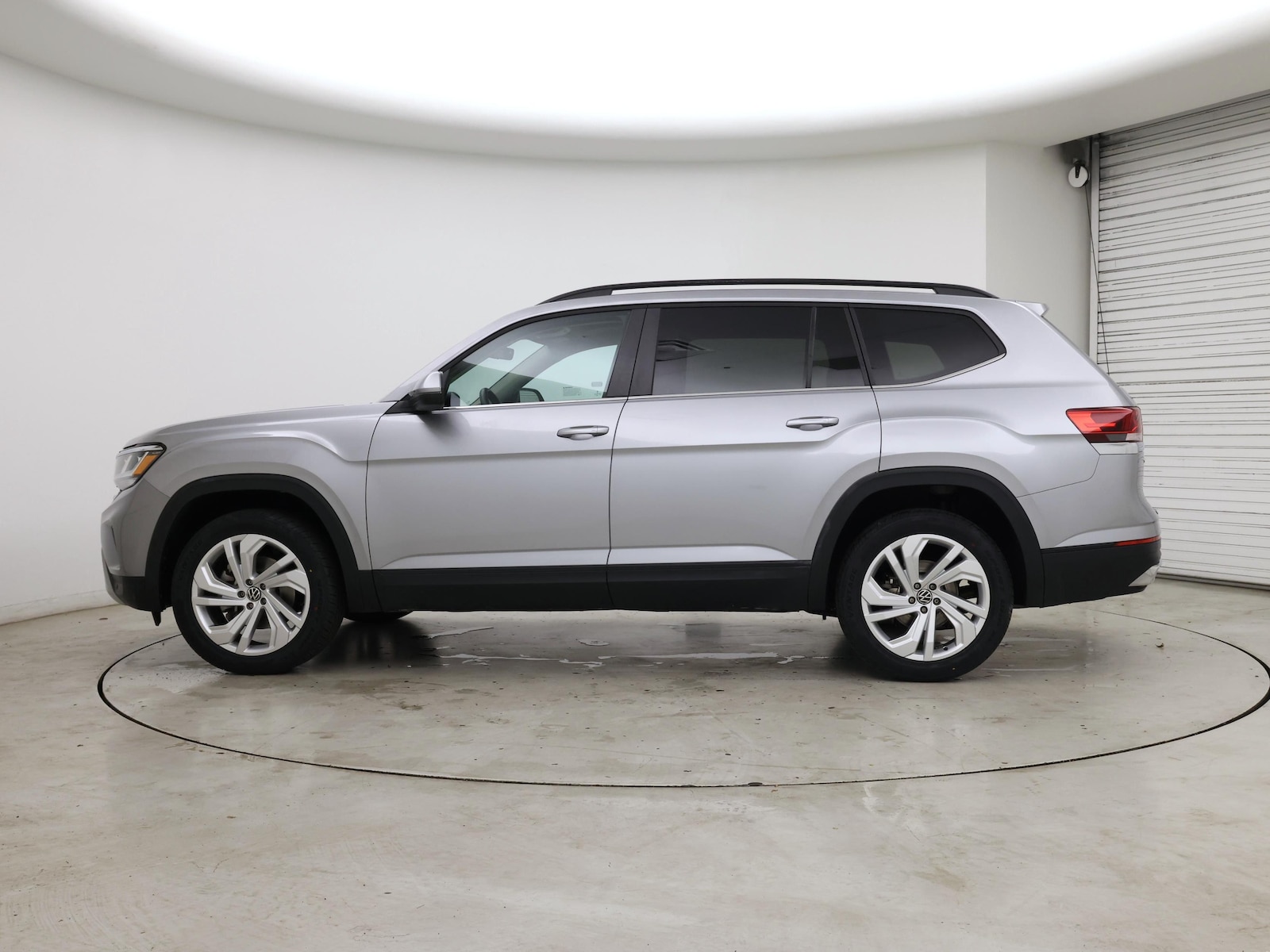 2023 Volkswagen Atlas SE w/Tech - Photo 4