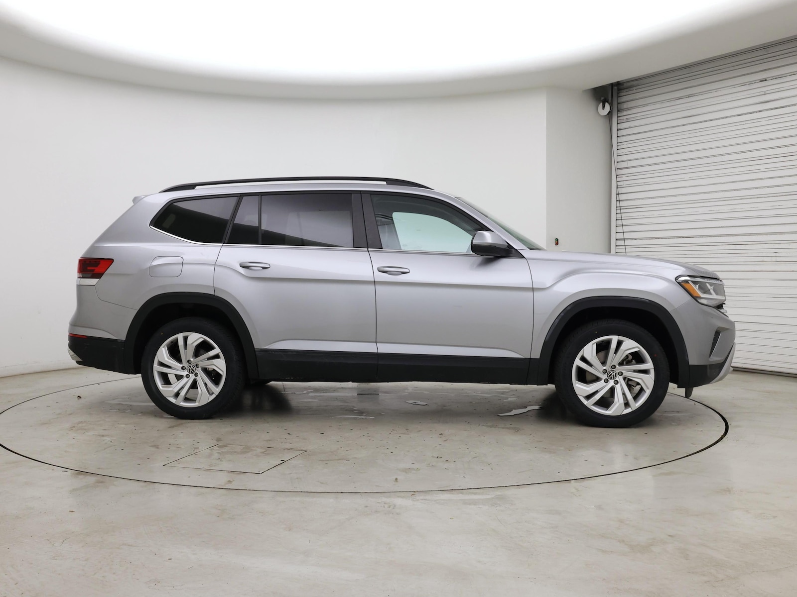 2023 Volkswagen Atlas SE w/Tech - Photo 8