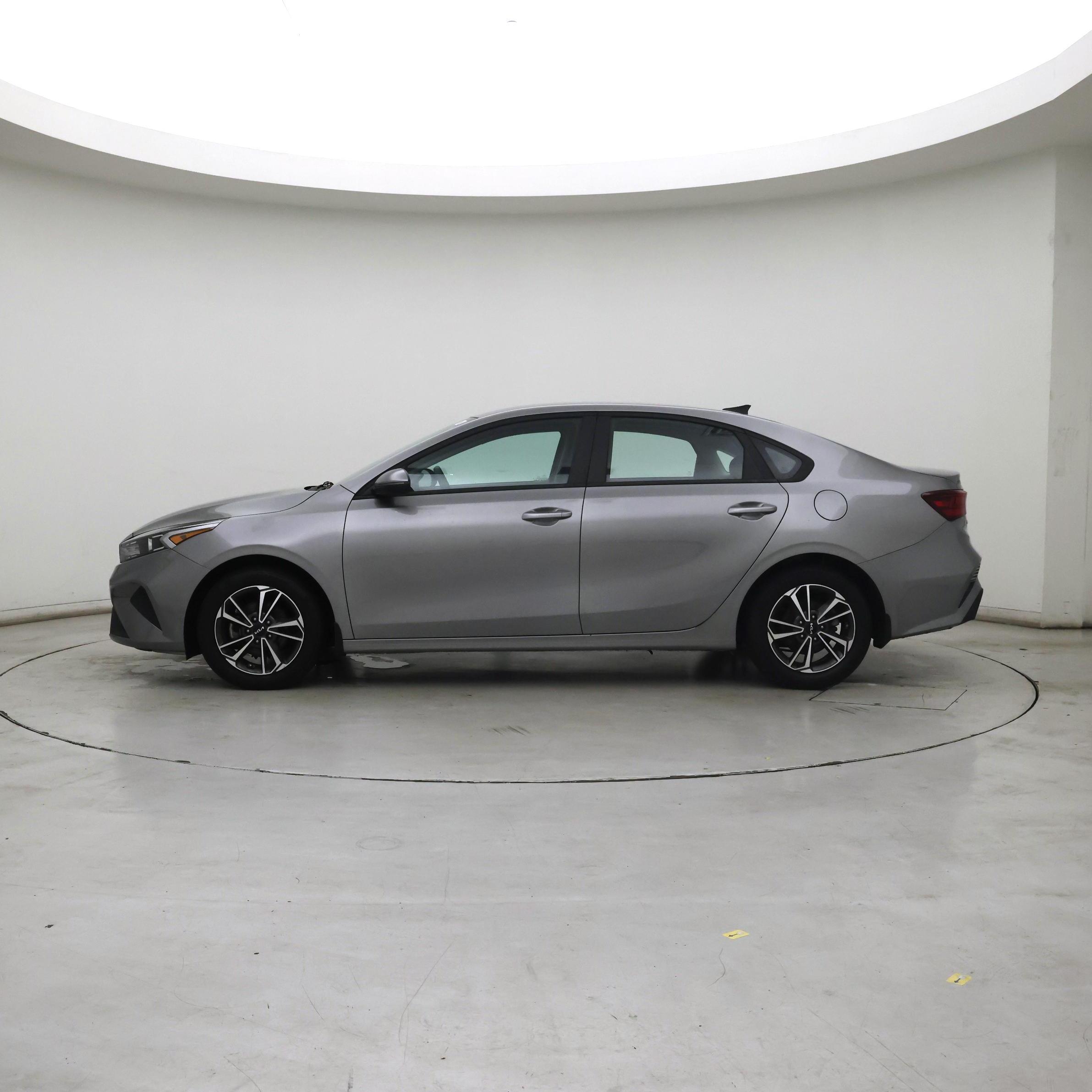 Thumbnail: 2023 Kia Forte - 3