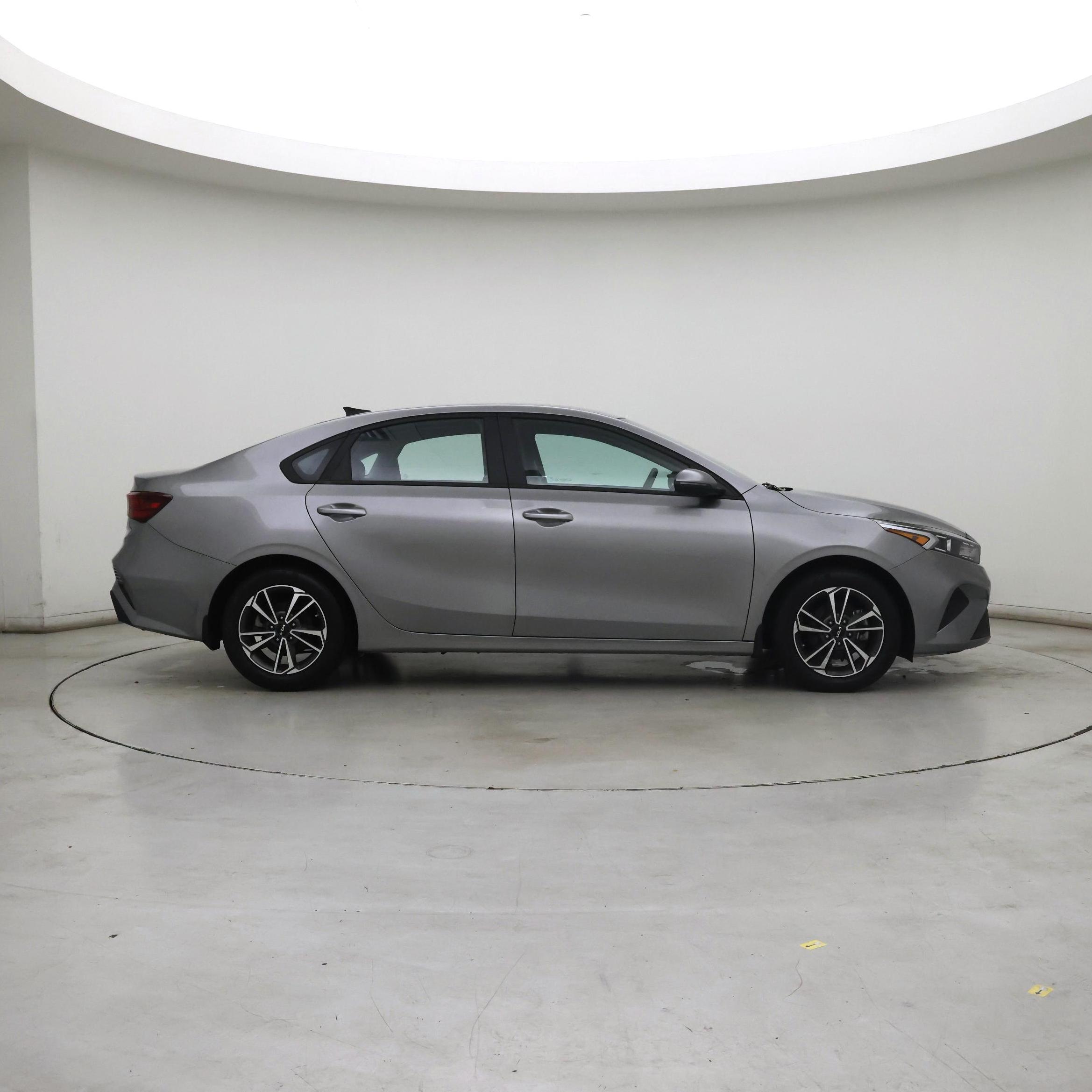 Thumbnail: 2023 Kia Forte - 7